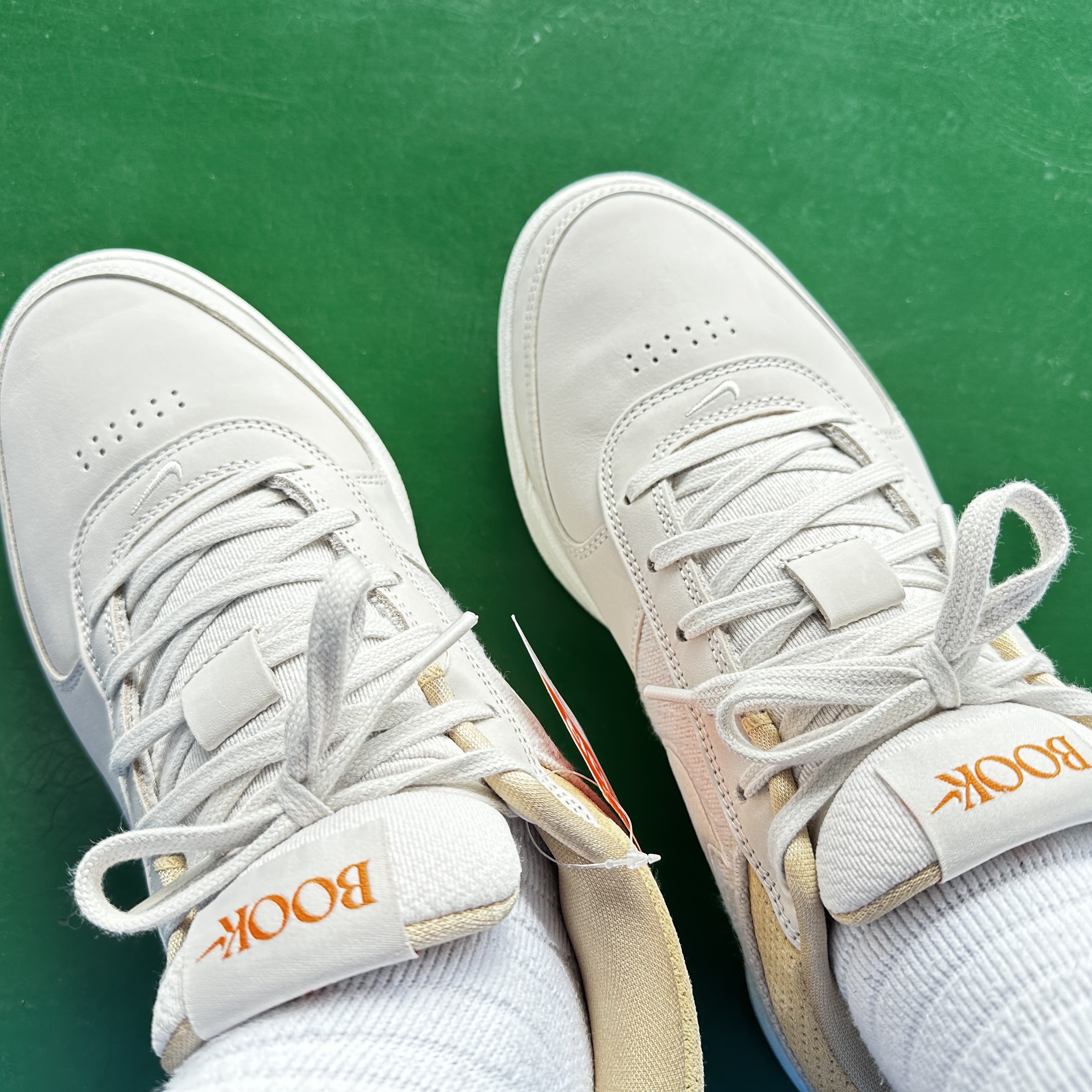 Nike Book 1 EP Light Orewood Brown 착용 스타일