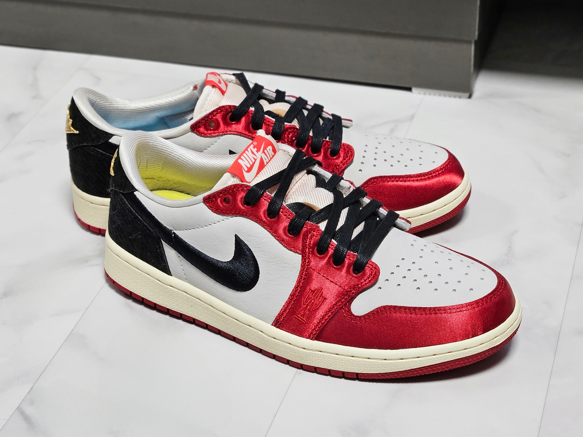 Jordan 1 x Trophy Room Retro Low OG SP Sail Varsity Red 착용 스타일 - 8
