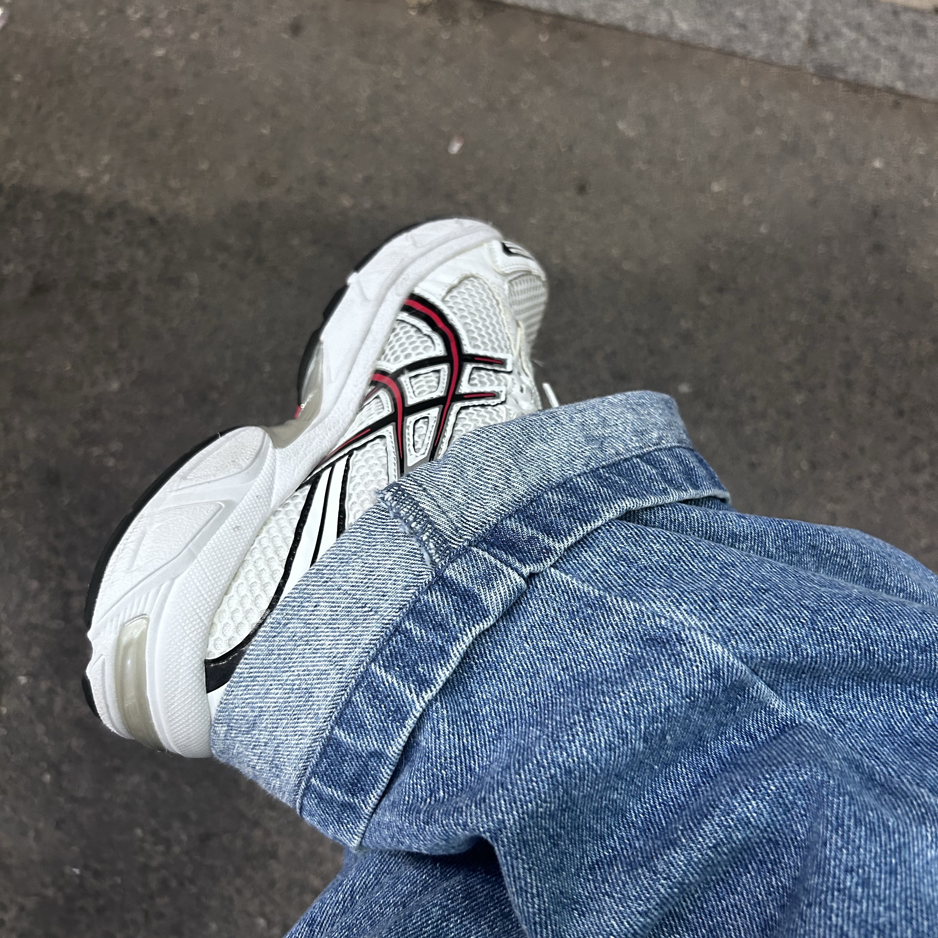 Asics Gel-1130 White Electric Red 착용 스타일