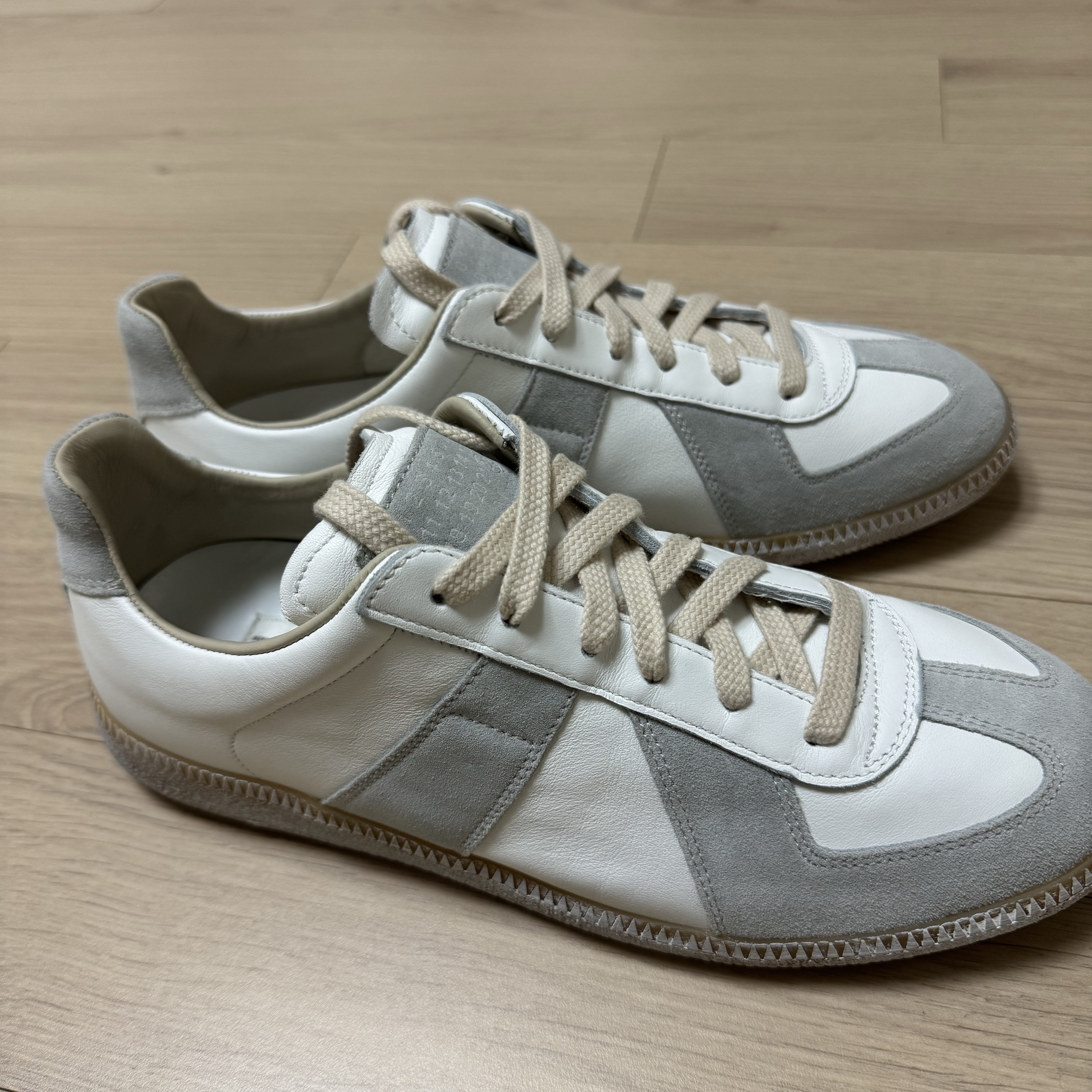 Maison Margiela Replica Painted Sneakers White 착용 스타일