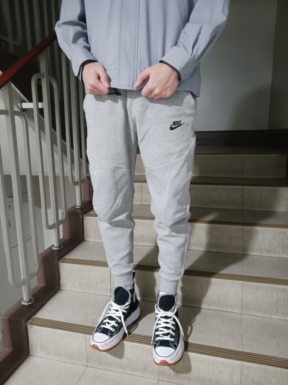 Converse Run Star Hike Hi Black White Gum 착용 스타일 - 1