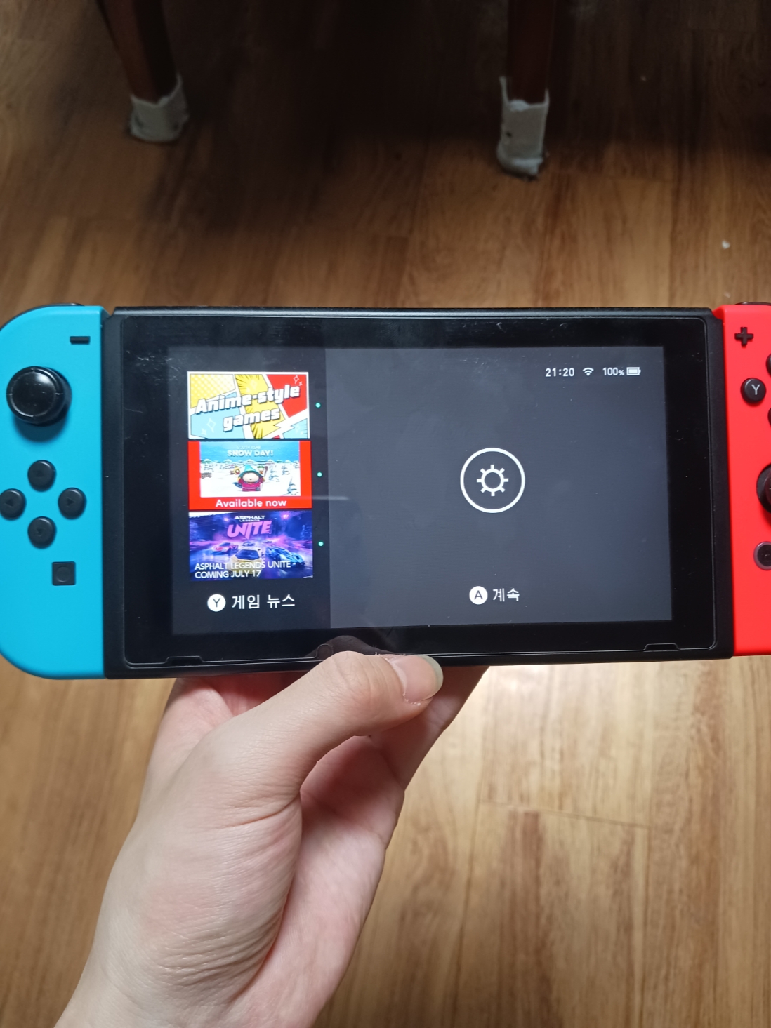 Nintendo Switch OLED Neon Blue Neon Red (Korean Ver.) 착용 스타일