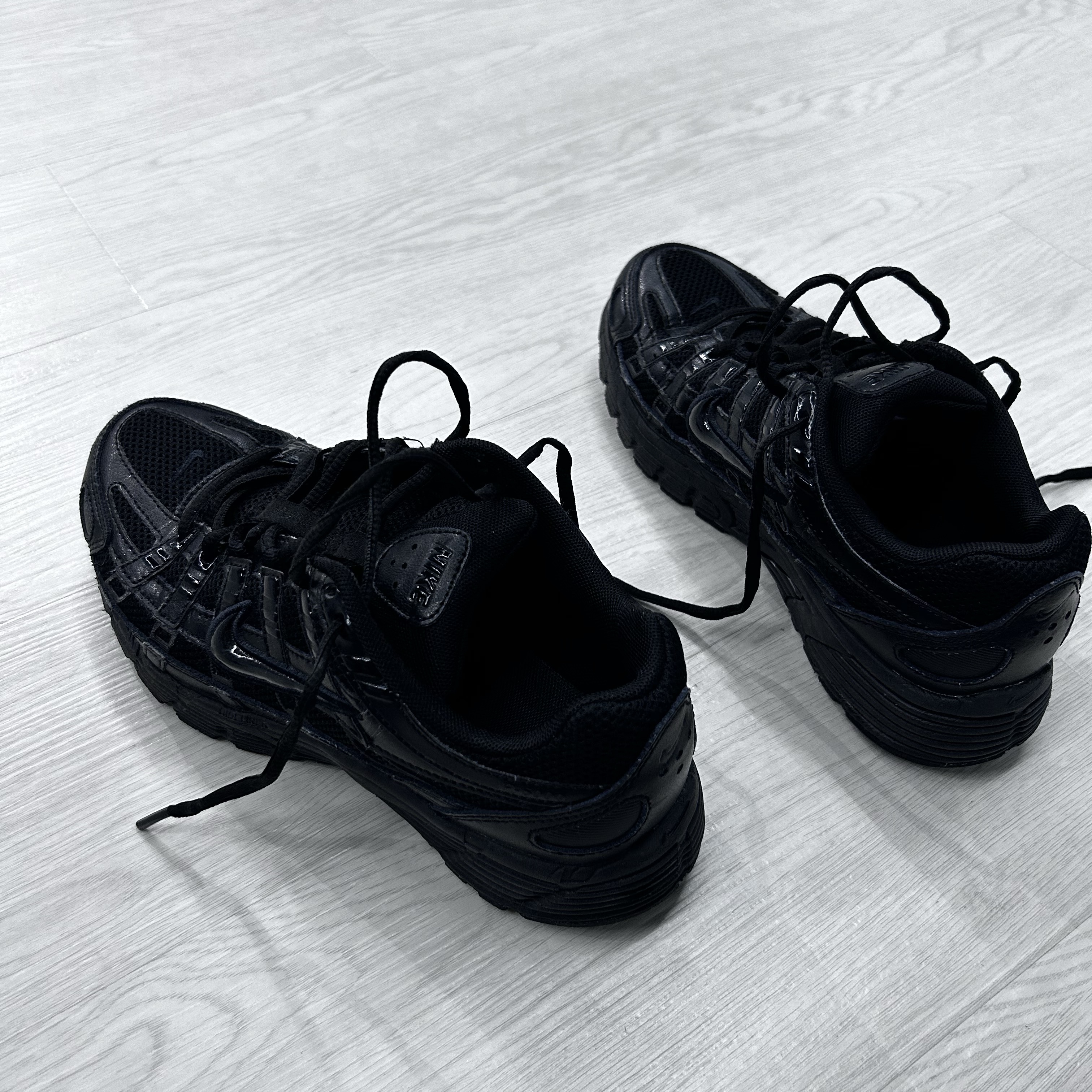 (W) Nike P-6000 Triple Black 착용 스타일