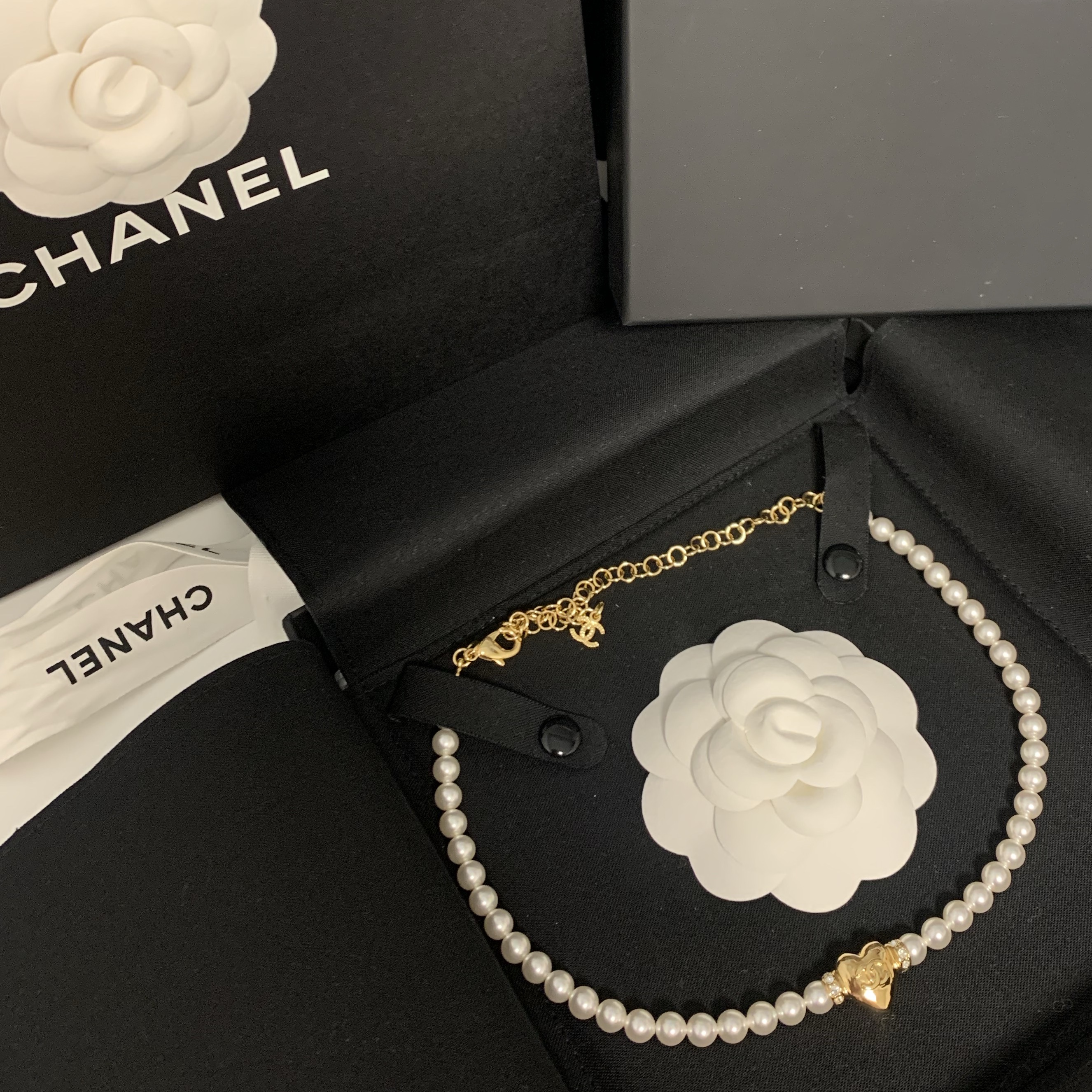 (W) Chanel Choker Metal Glass Pearls Strass & Gold Pearly White Crystal 착용 스타일