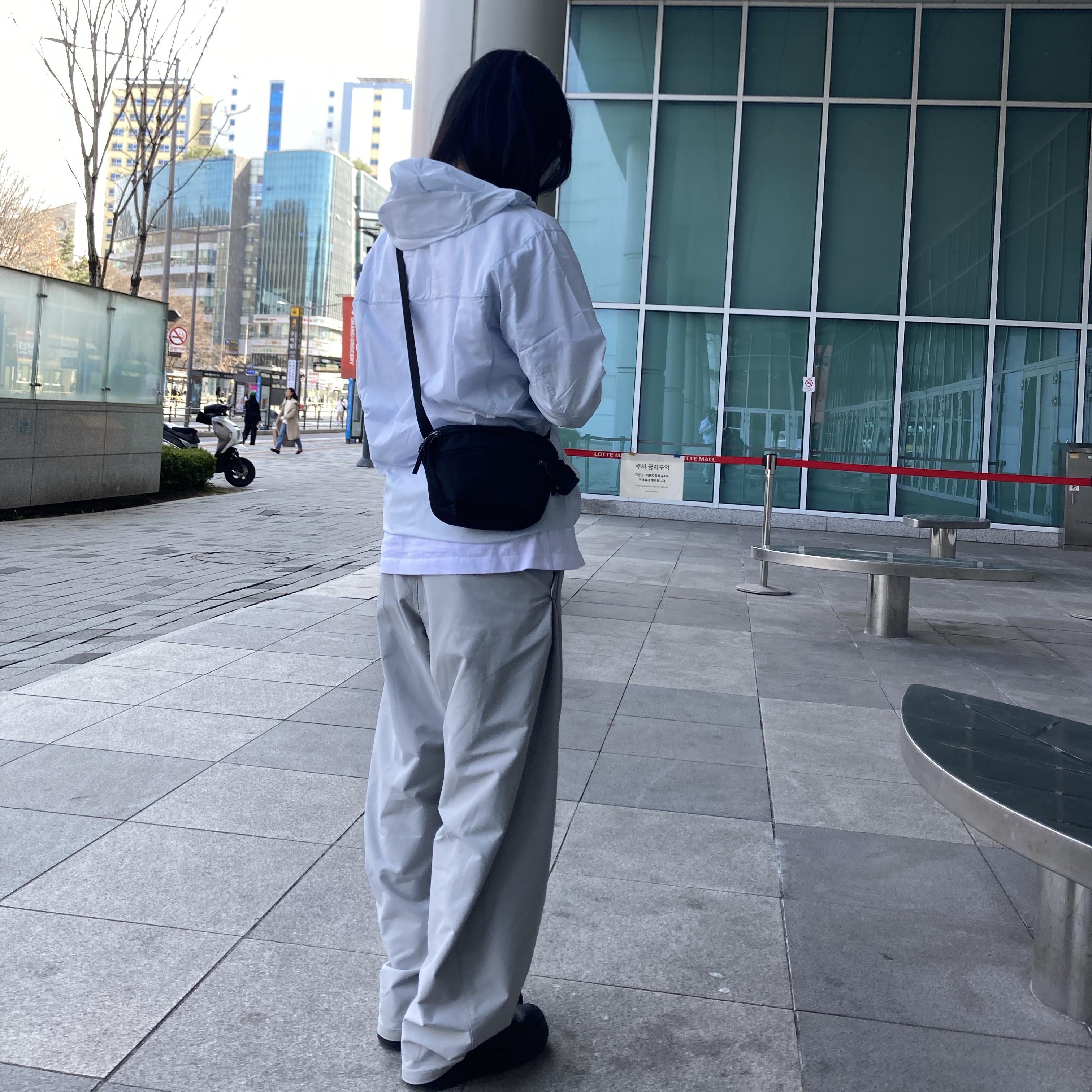 Arc'teryx Squamish Hoody Daybreak, Arc'teryx Mantis 1 Waistpack Black II 착용 스타일 - 1