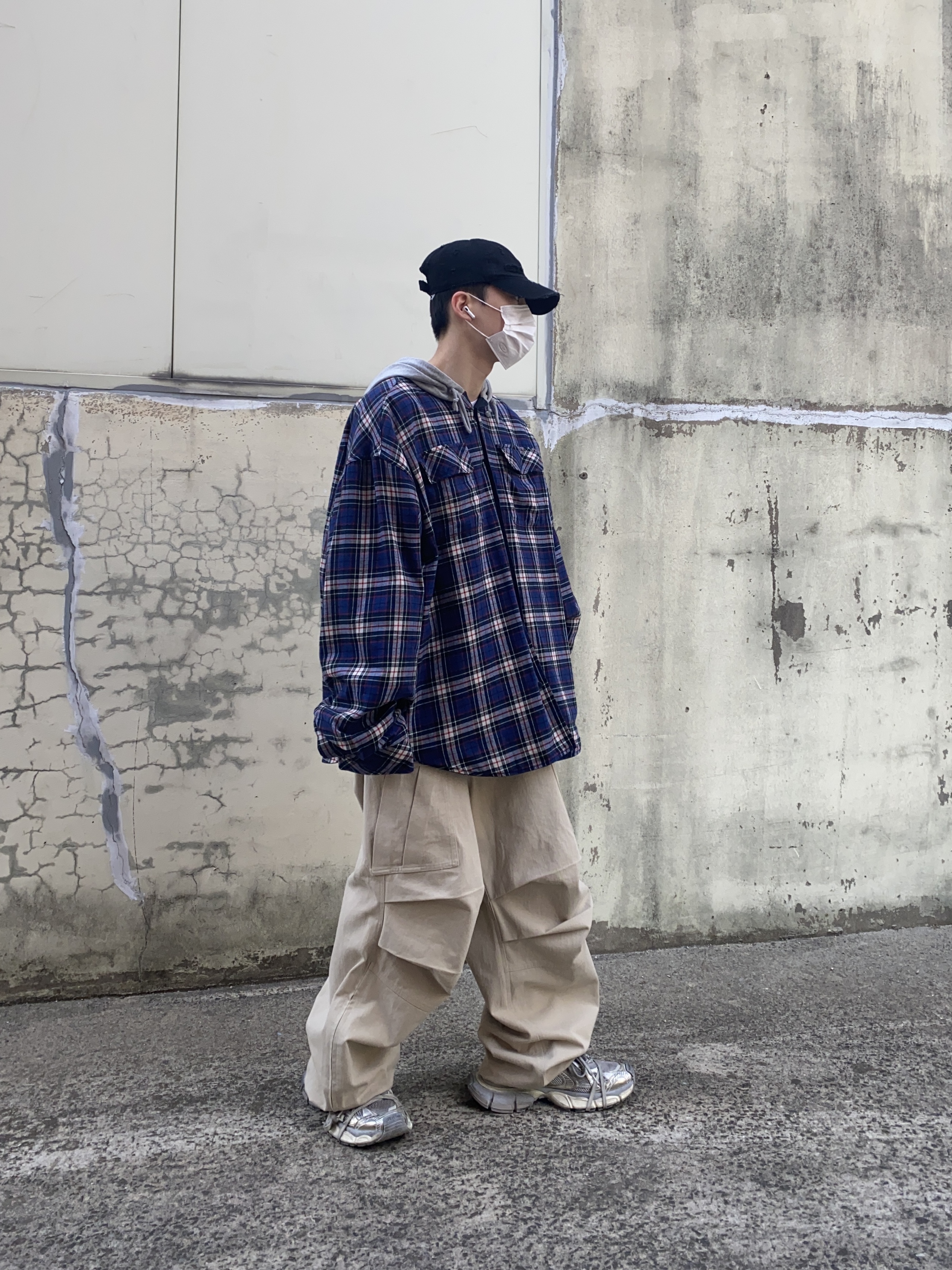 Project G/R Reversible Hoodie Check Shirts Navy, Nonnod Side Zip Cargo Pants Beige 착용 스타일 - 1