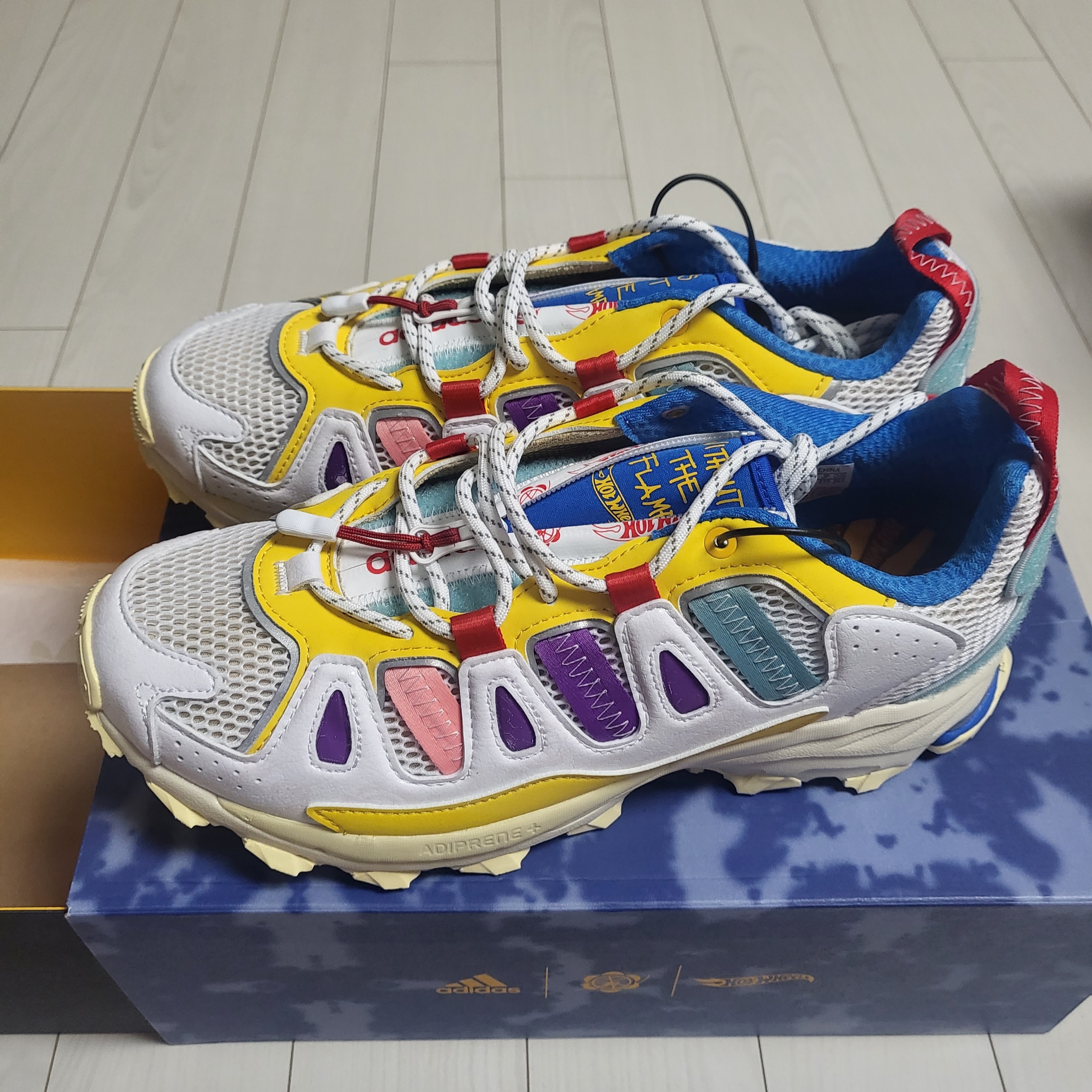 Adidas x Sean Wotherspoon x Hot Wheels Superturf Adventure White Bold Gold 착용 스타일 - 2