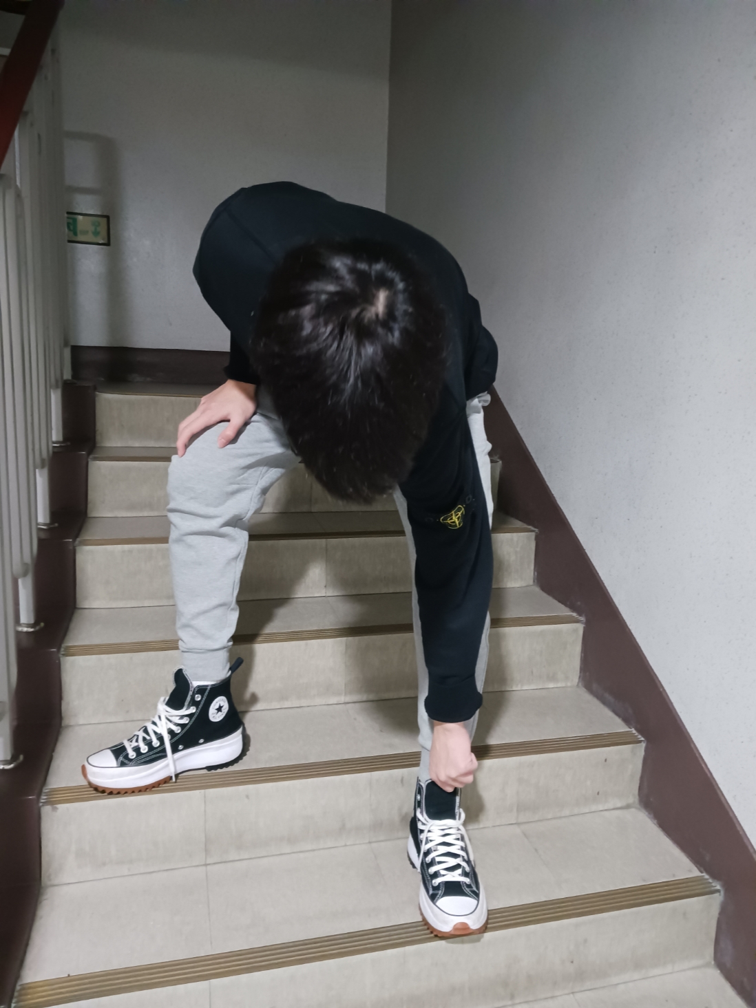 Converse Run Star Hike Hi Black White Gum, Stone Island 63020 Crewneck Sweatshirt Black - 22FW 착용 스타일 - 2