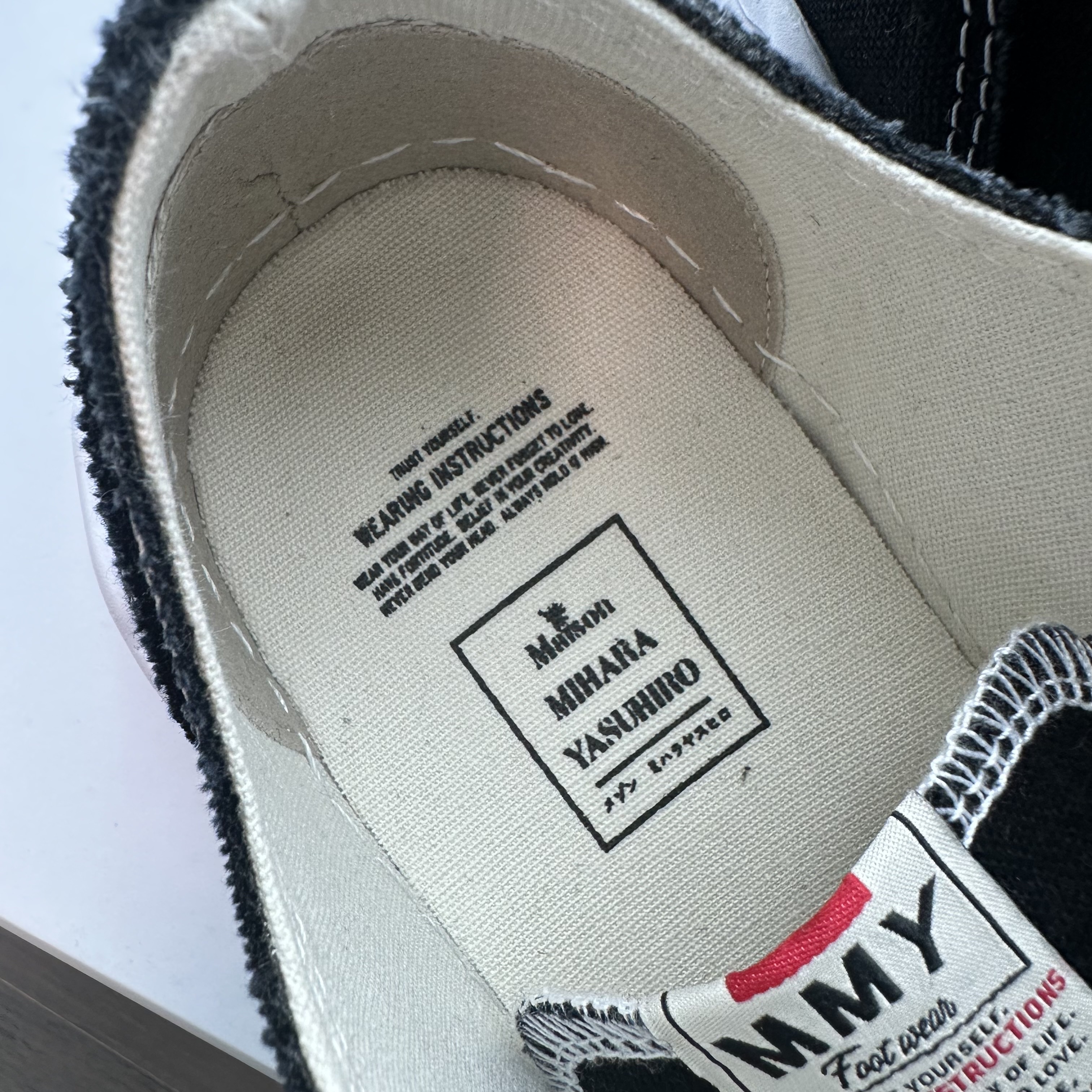 Maison Mihara Yasuhiro Hank OG Sole Canvas Low-top Sneakers Black 착용 스타일 - 8