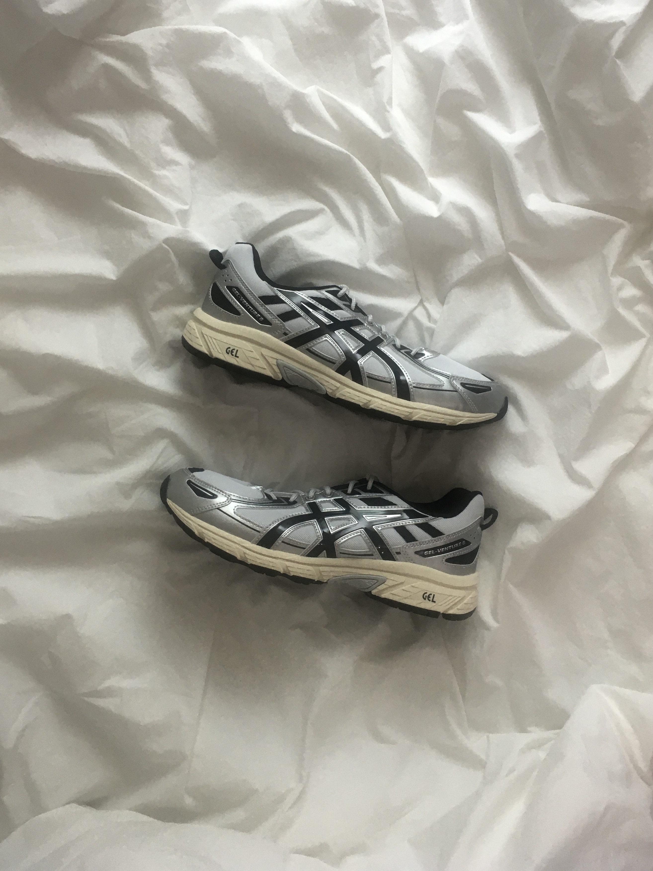 Asics Gel-Venture 6 White Black 착용 스타일
