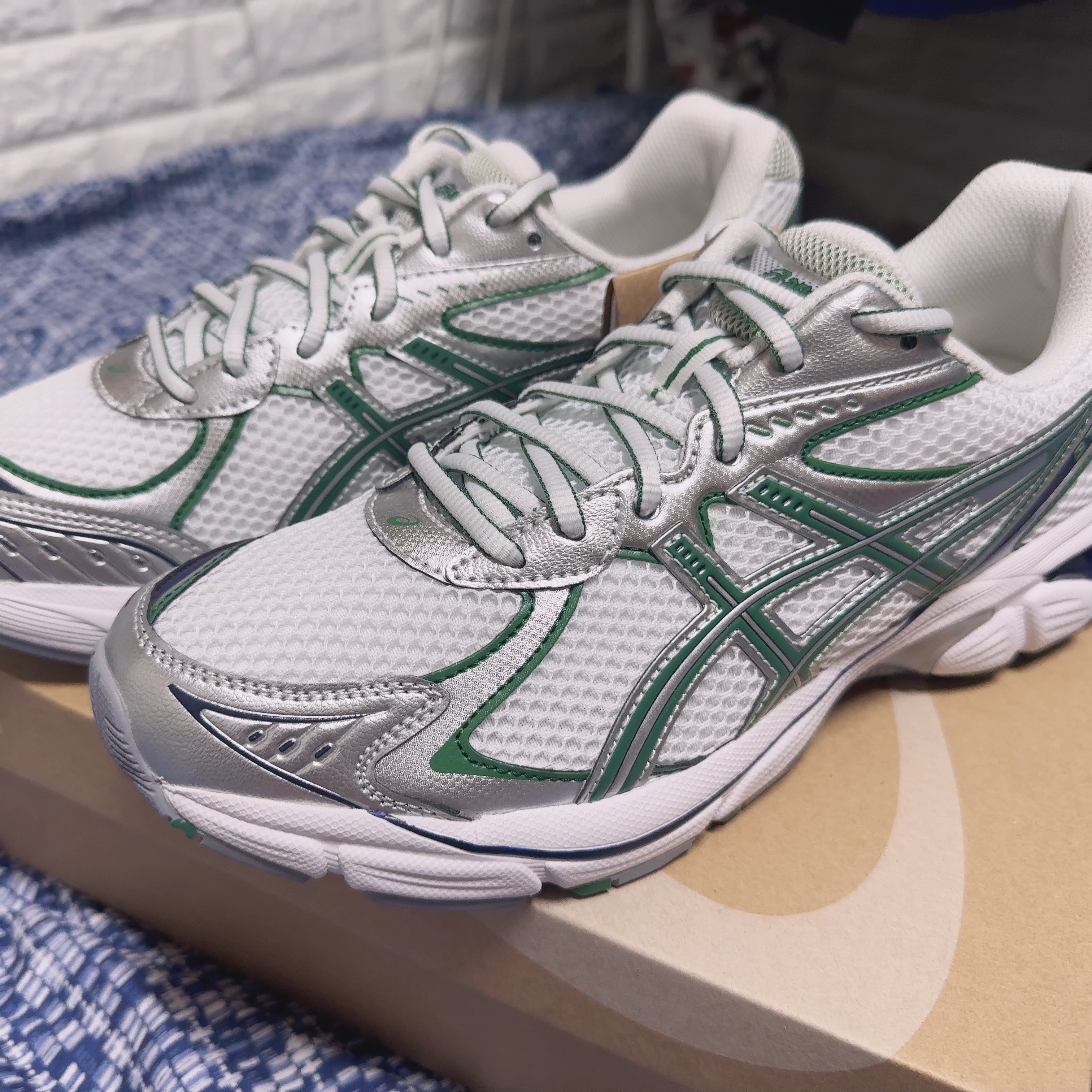 Asics GT-2160 White Shamrock Green 착용 스타일 - 1