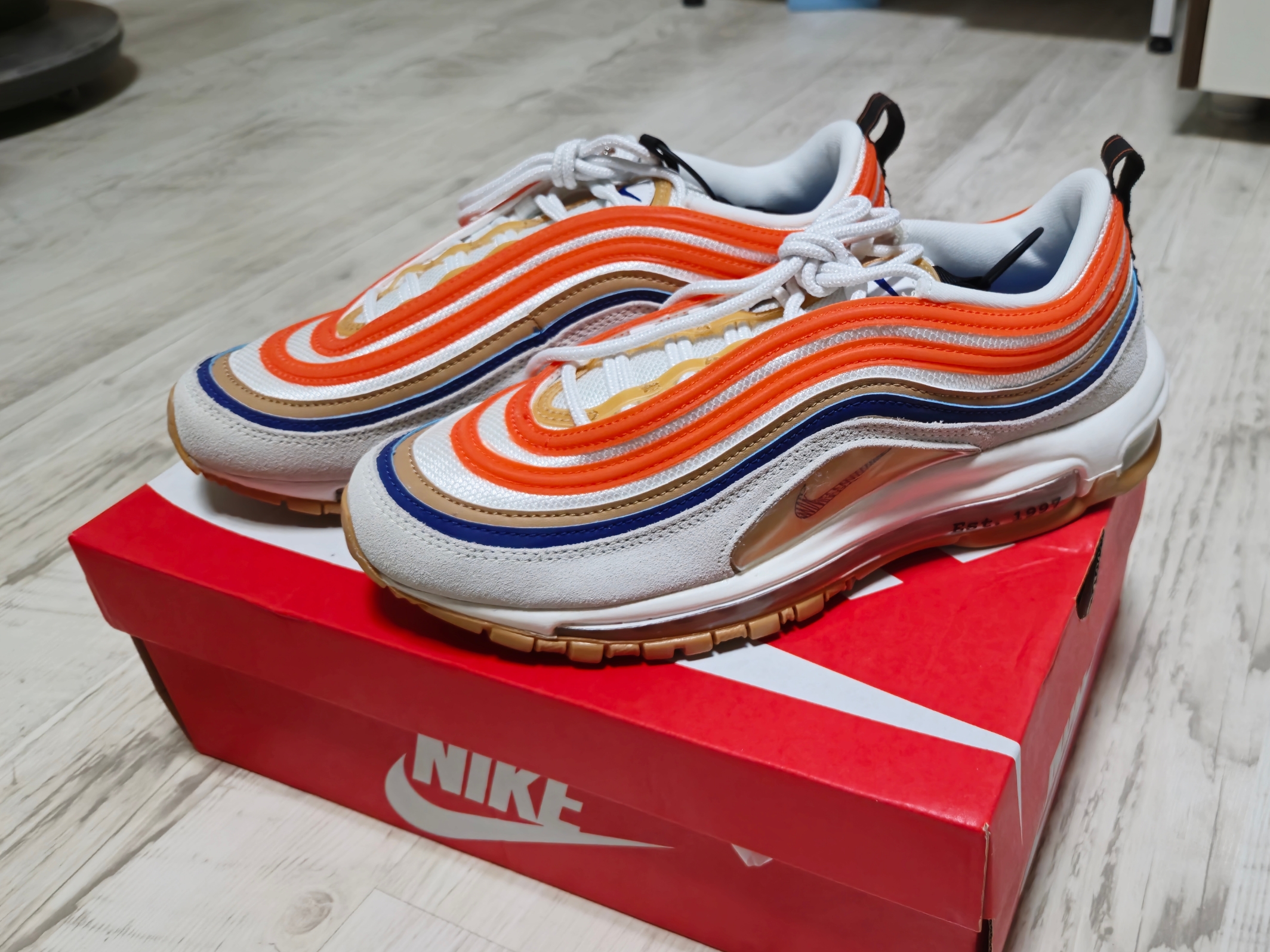 Nike Air Max 97 SE Summit White Safety Orange 착용 스타일 - 1