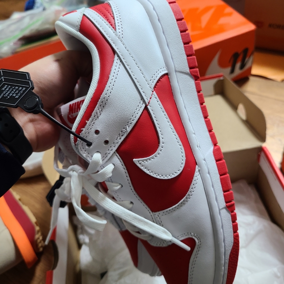 Nike Dunk Low Retro Championship Red 착용 스타일 - 3