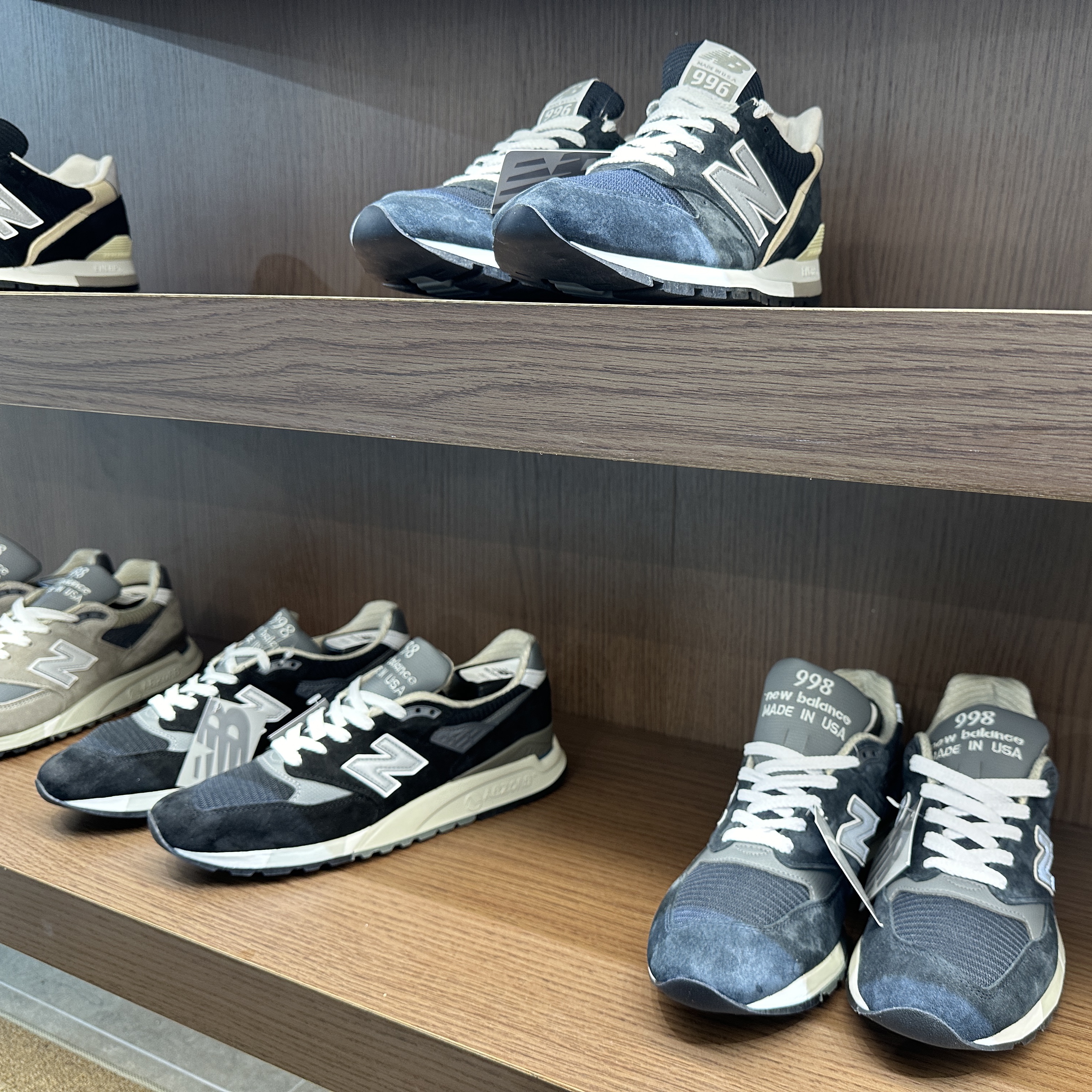 New Balance 990v6 Made in USA Black White 착용 스타일 - 2
