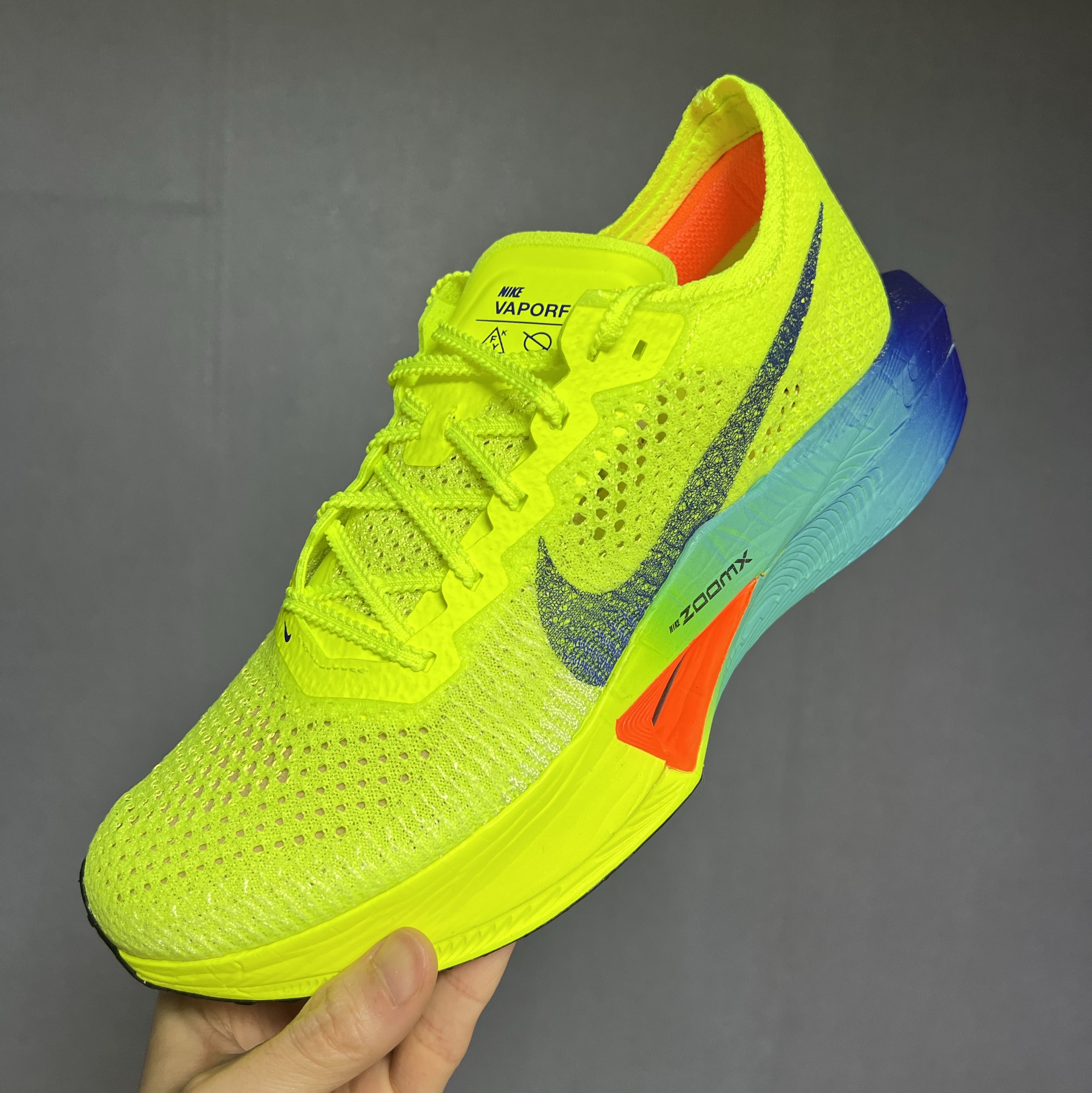 Nike ZoomX Vaporfly Next% 3 Volt Scream Green 착용 스타일