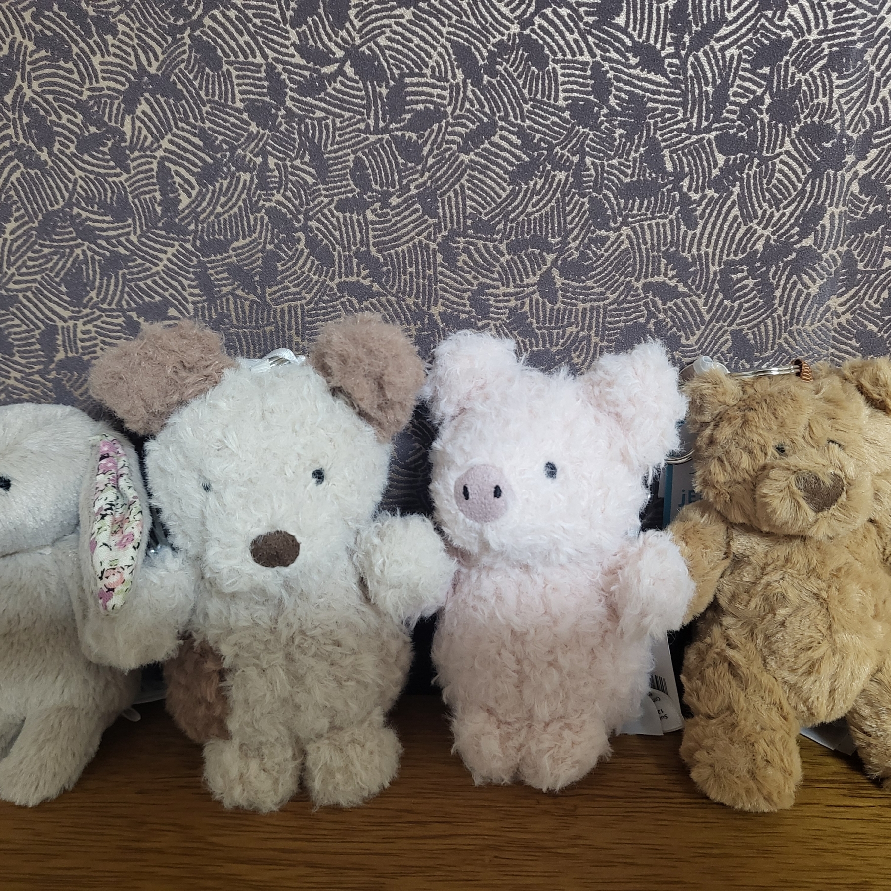 Jellycat Little Pig Bag Charm Fuzzy Pink 착용 스타일