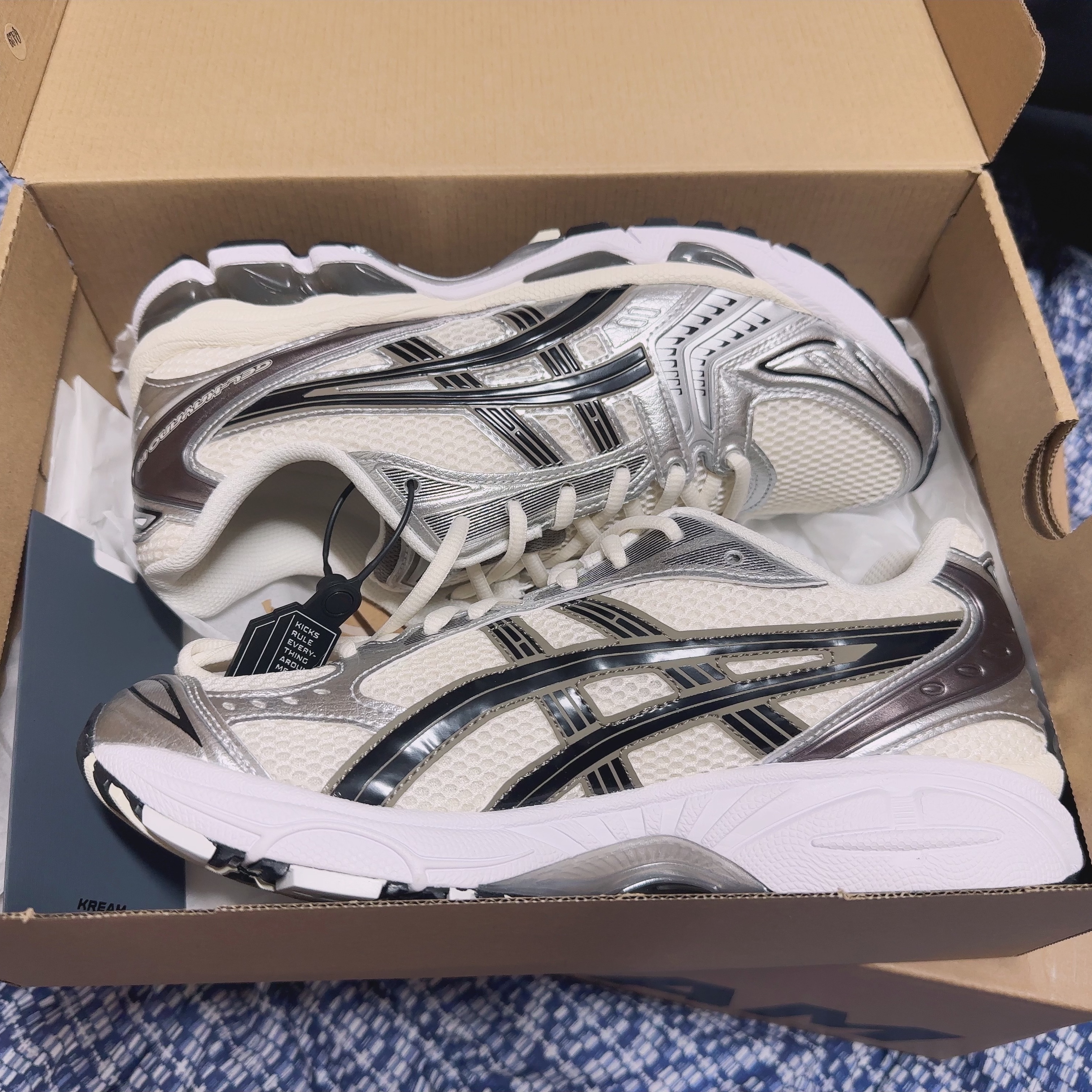 Asics Gel-Kayano 14 Cream Black 착용 스타일 - 1