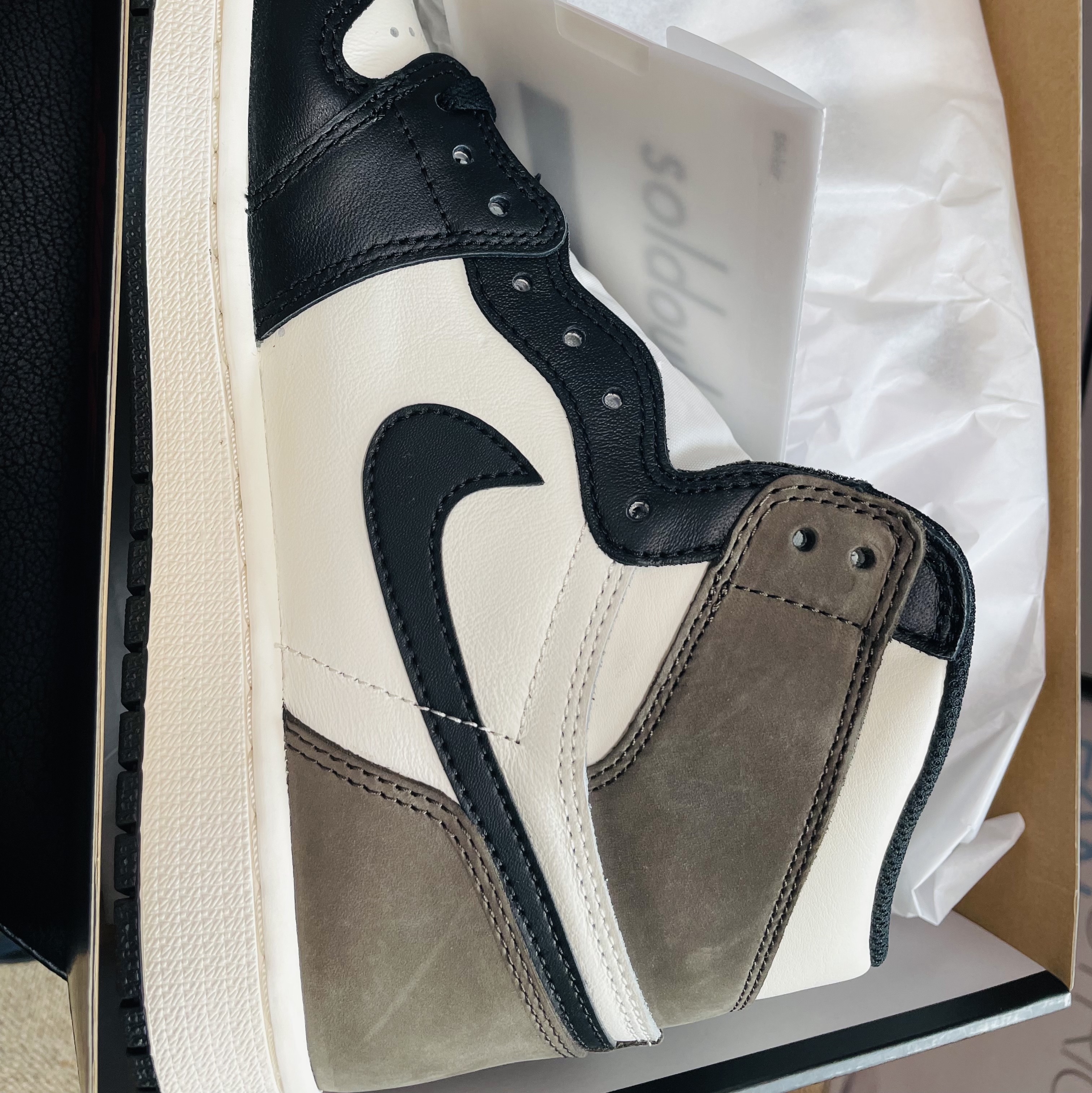 Jordan 1 Retro High OG Black Mocha 착용 스타일