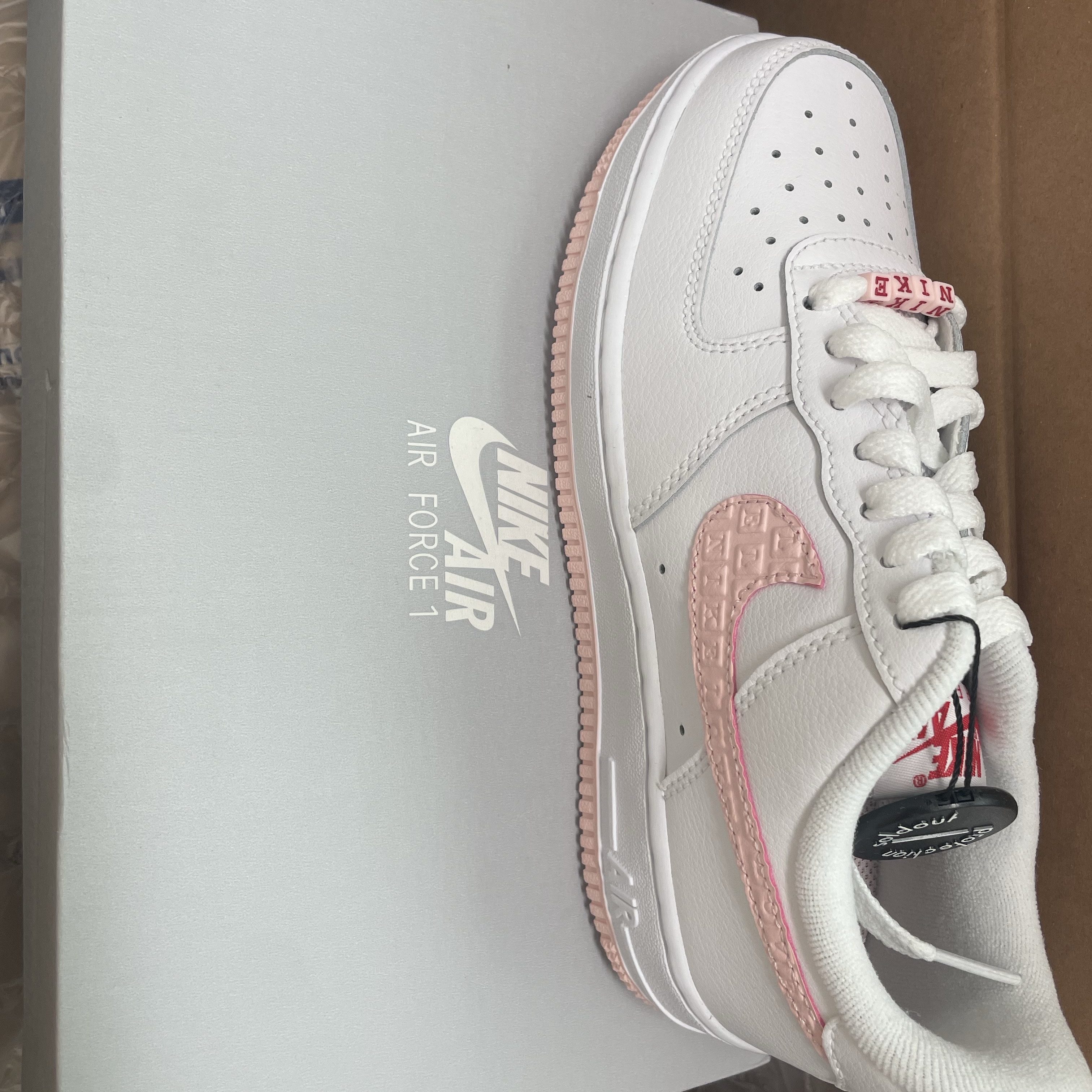 Nike Air Force 1 '07 Valentine's Day 2022 착용 스타일