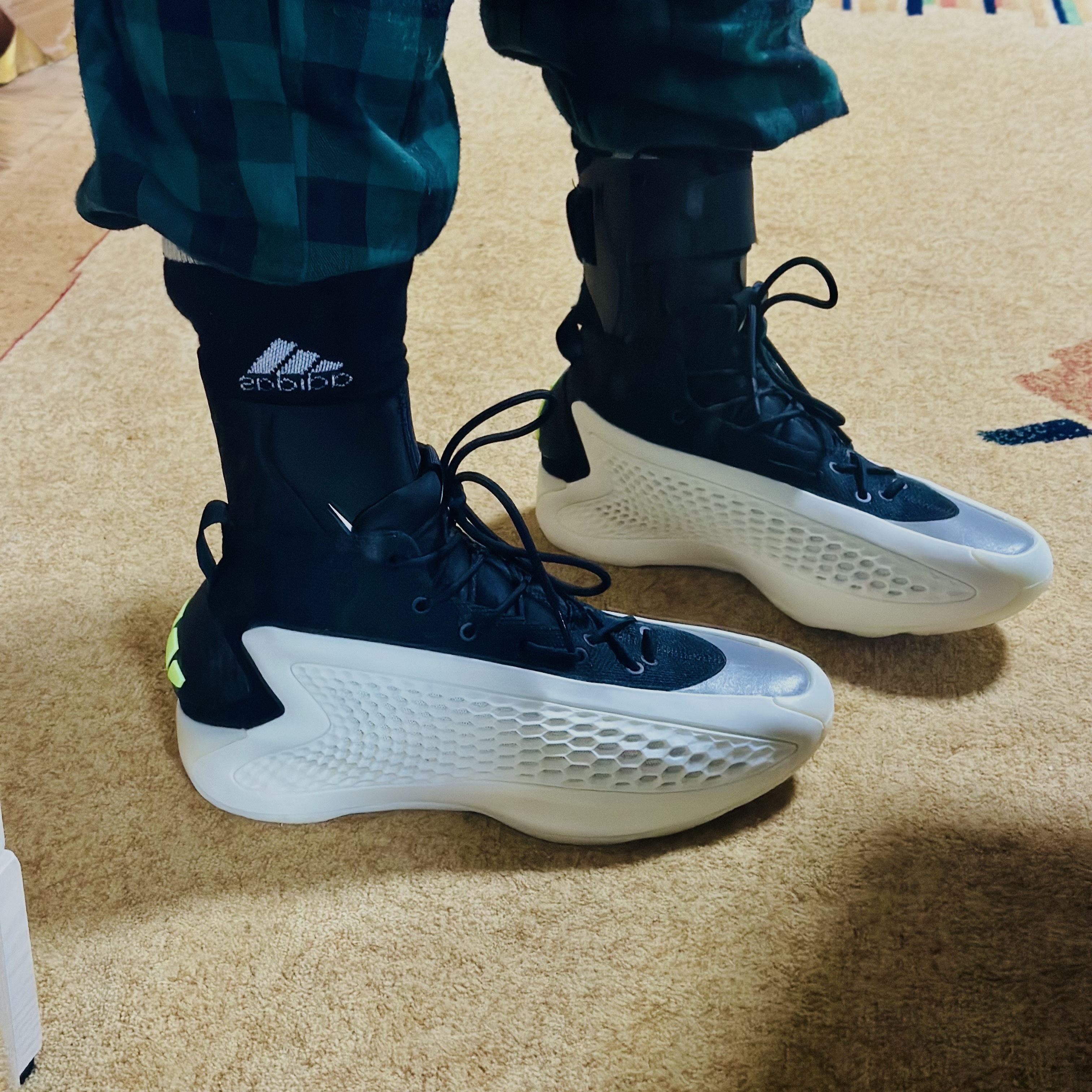 Adidas A.E. 1 Cloud White Core Black 착용 스타일