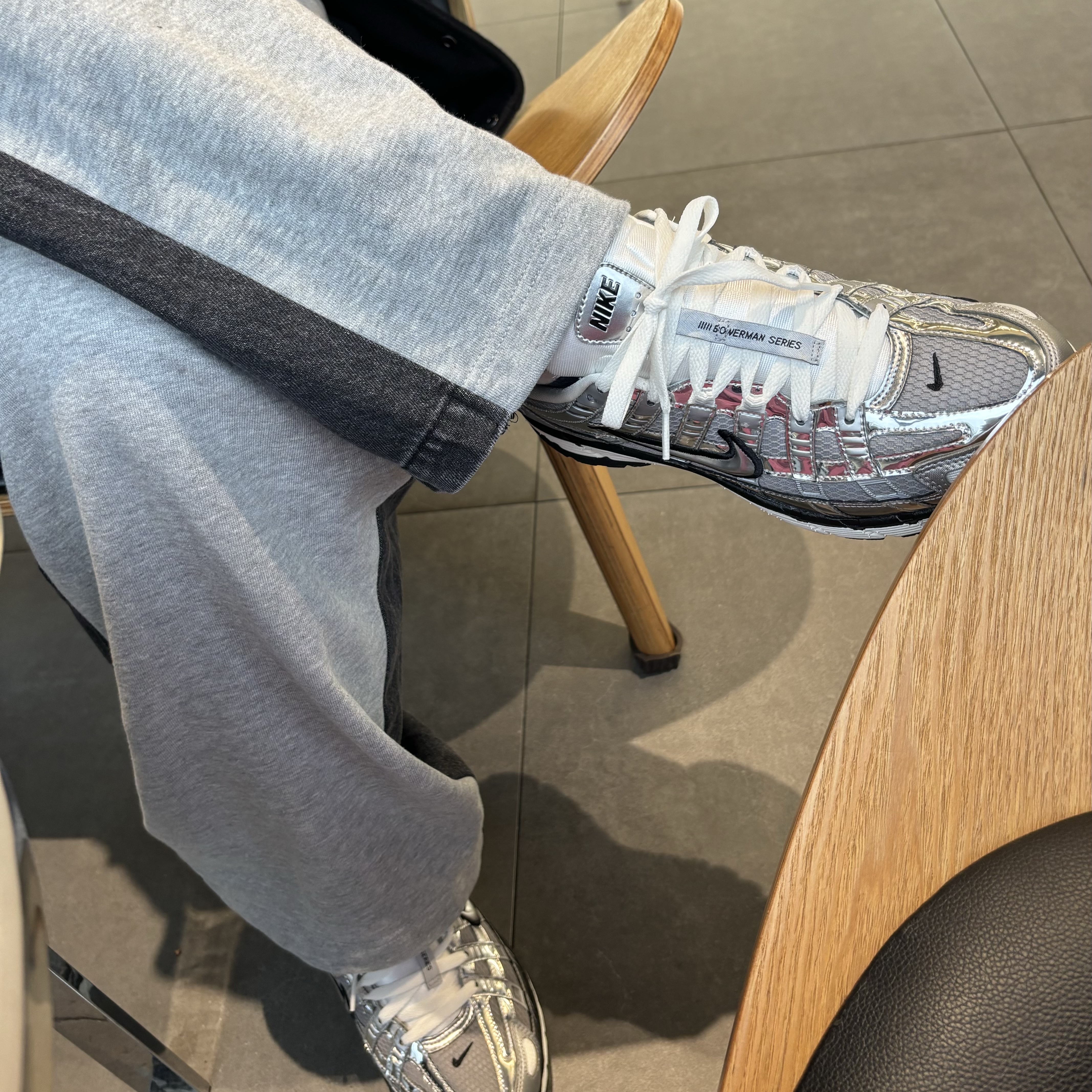 Nike P-6000 Metallic Silver 착용 스타일