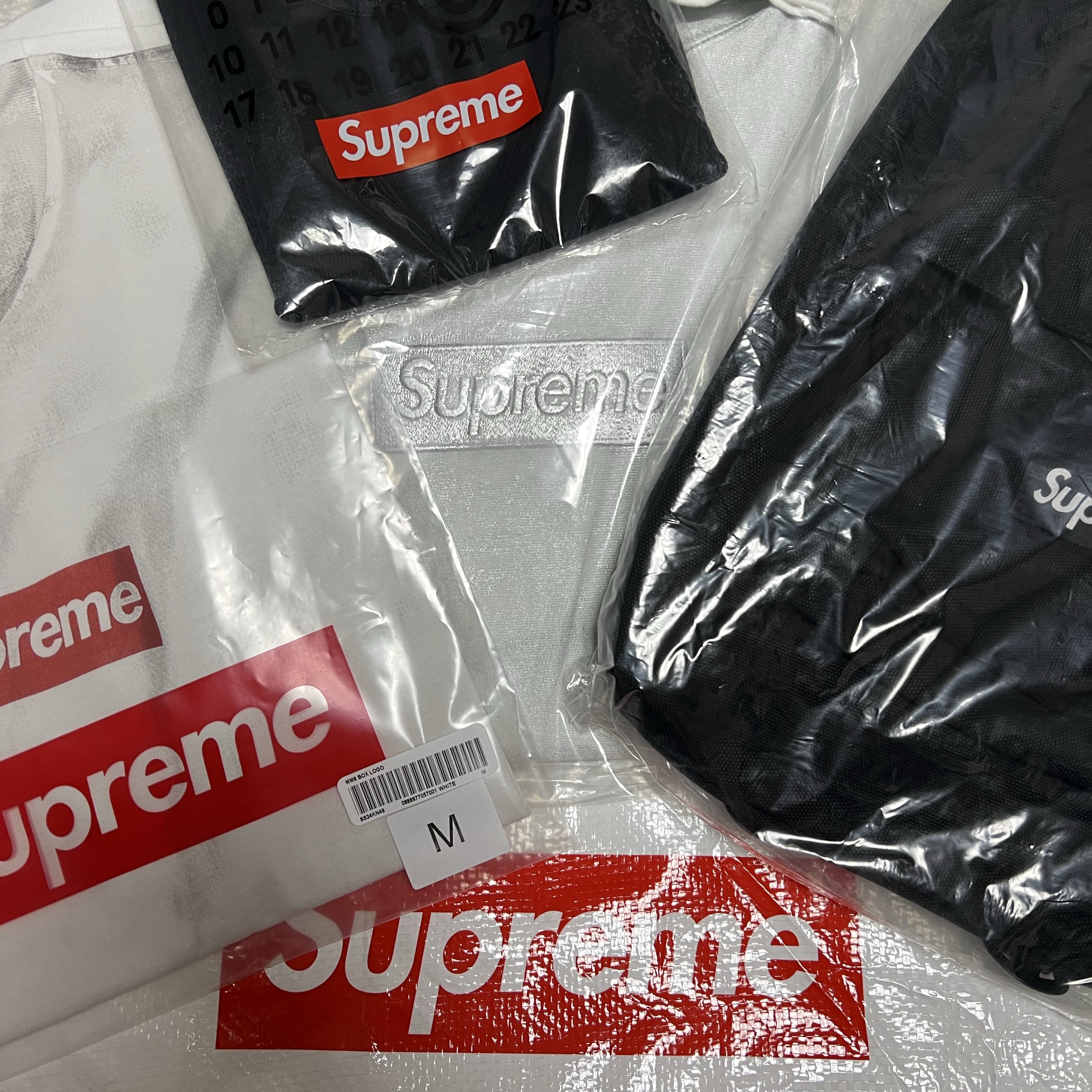 Supreme x MM6 Maison Margiela Box Logo T-Shirt White - 24SS, Supreme x MM6 Maison Margiela Foil Box Logo Hooded Sweatshirt White - 24SS 착용 스타일