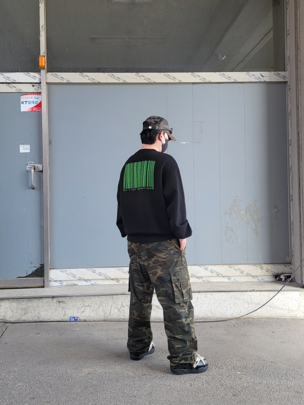 Project G/R X-Generation Washed Sweatshirt Black, Moncler x Rick Owens Amber Snow Boots Black - 20FW 착용 스타일