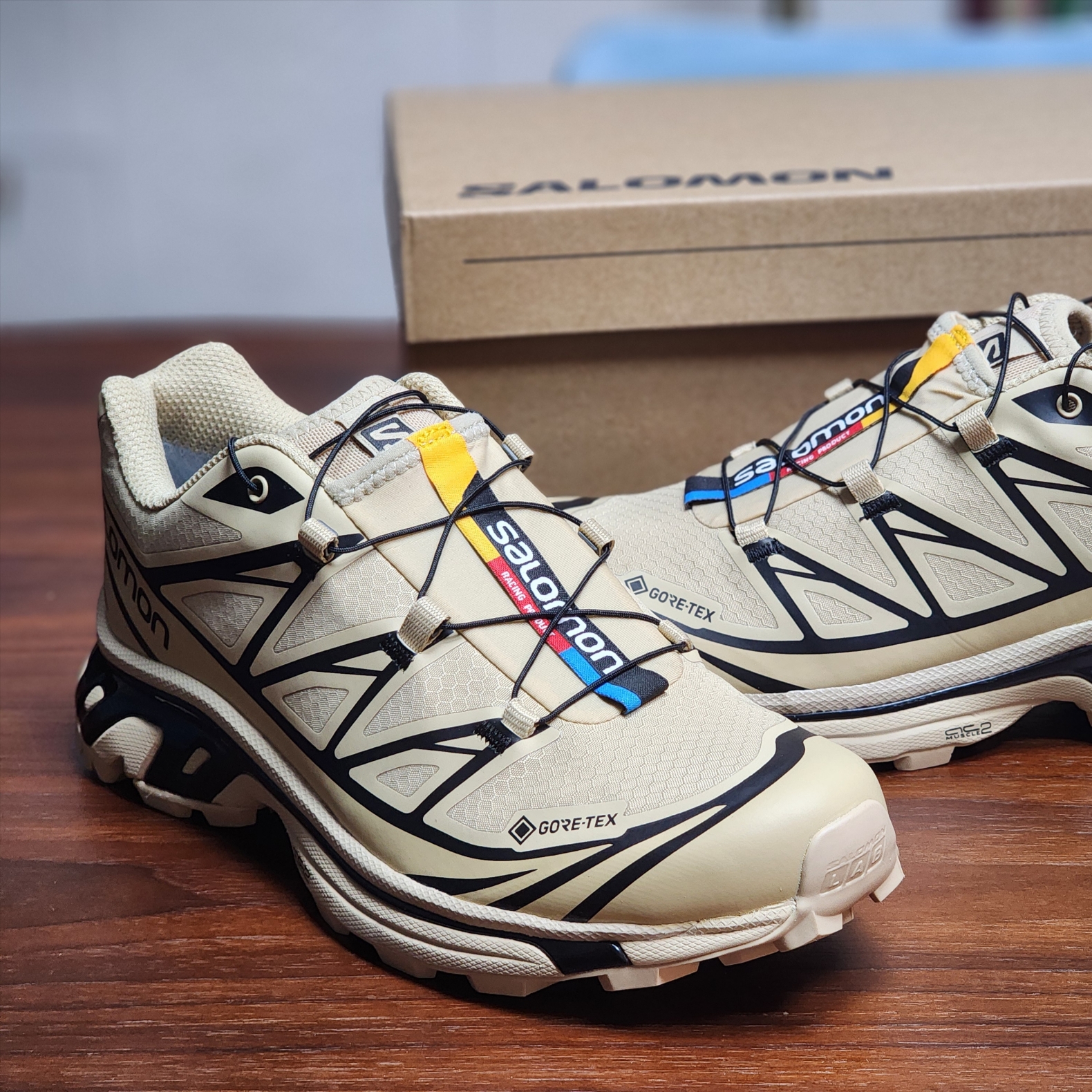 Salomon XT-6 GTX Safari Black 착용 스타일 - 1