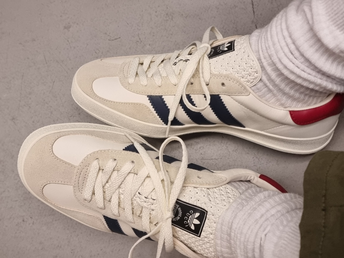 Gucci x Adidas Gazelle Sneakers White 착용 스타일