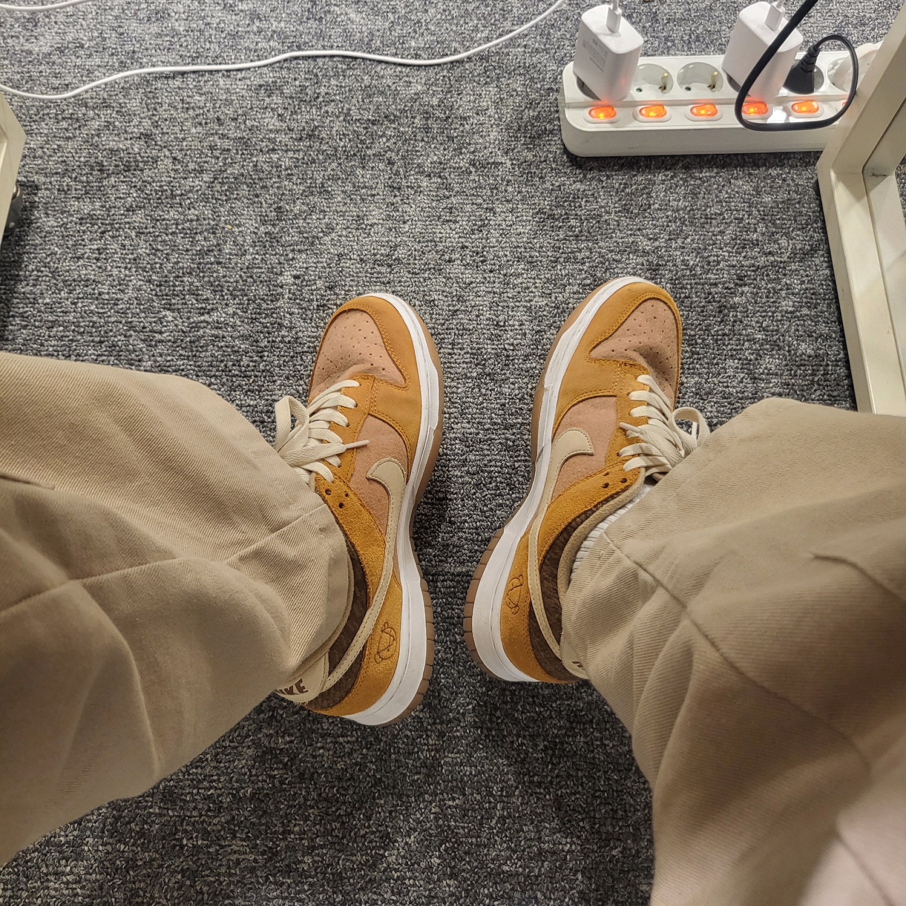 Nike Dunk Low SE Praline Desert Ochre 착용 스타일