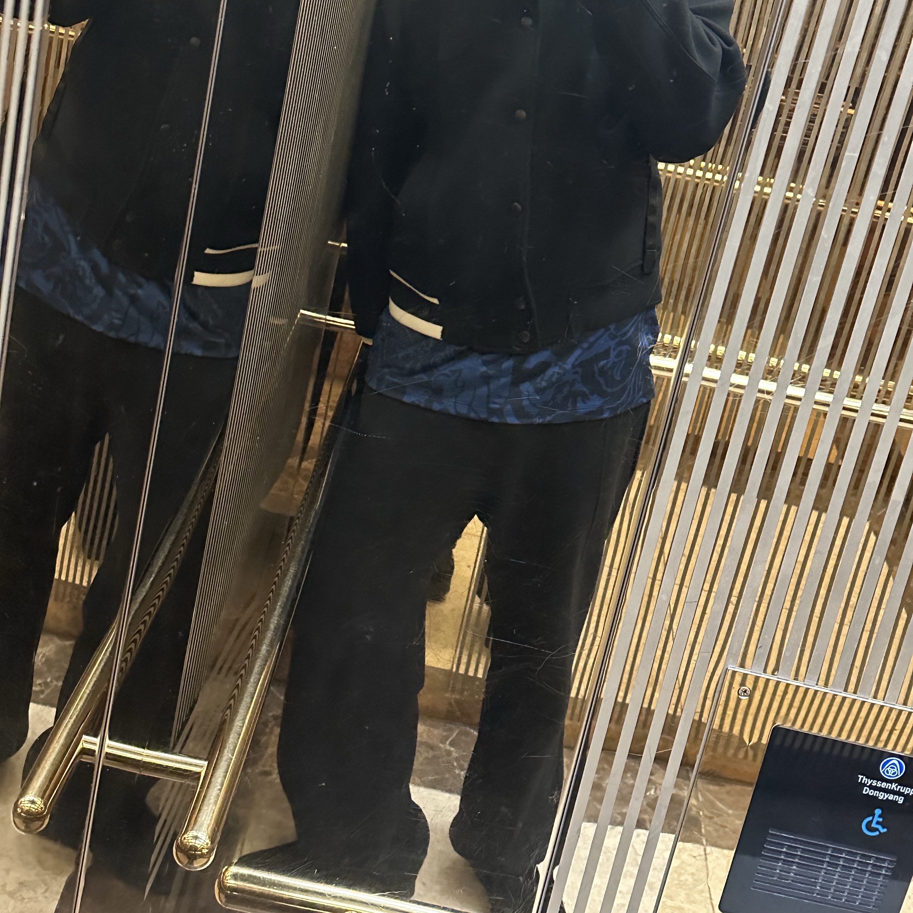 Zara x Ader Error Wool Blend Bomber Black 착용 스타일