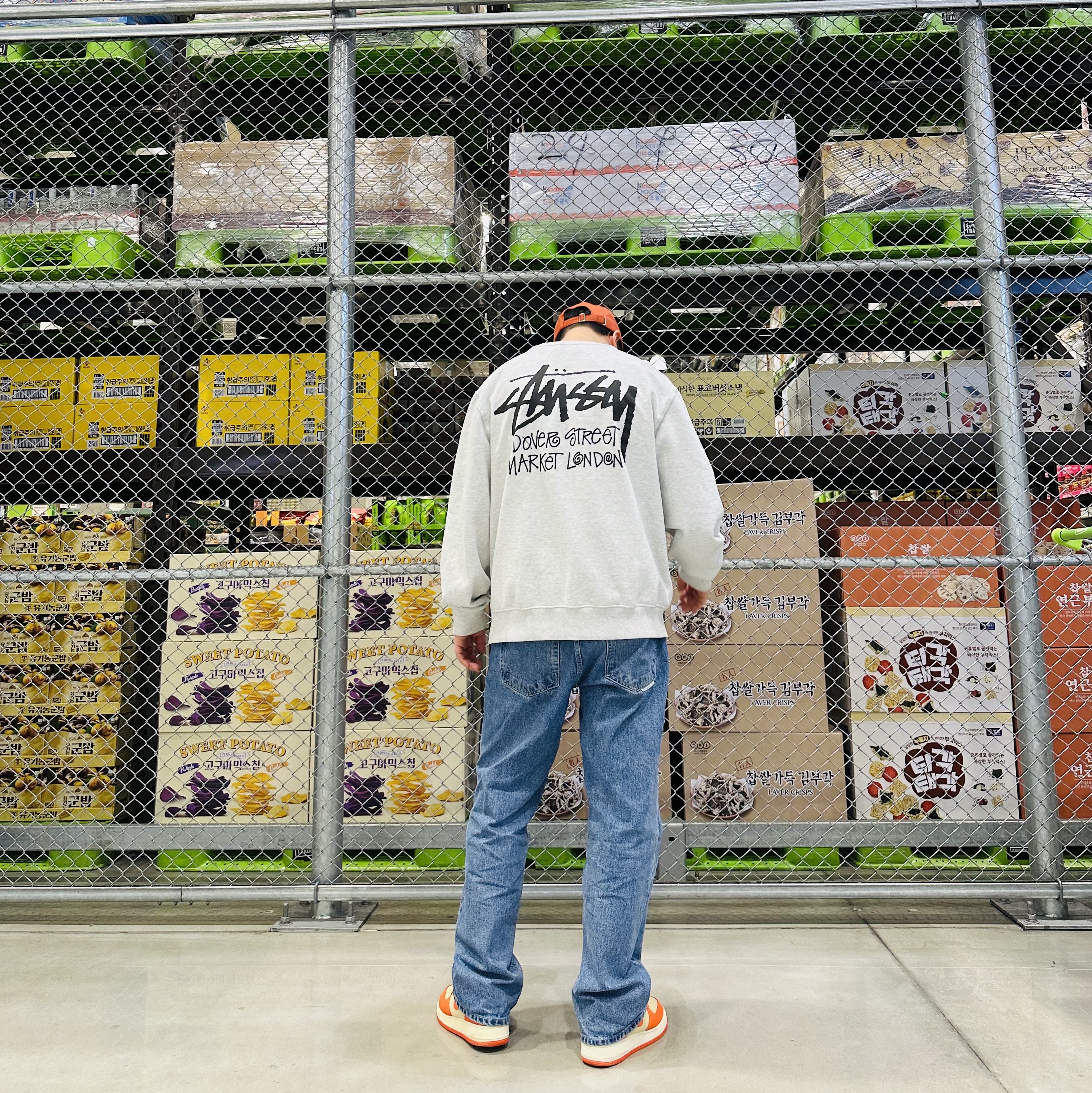 Stussy Basic Stock Low Pro Cap Dusty Orange, Stussy Stock DSM London Crew Ash Heather 2021 착용 스타일 - 2
