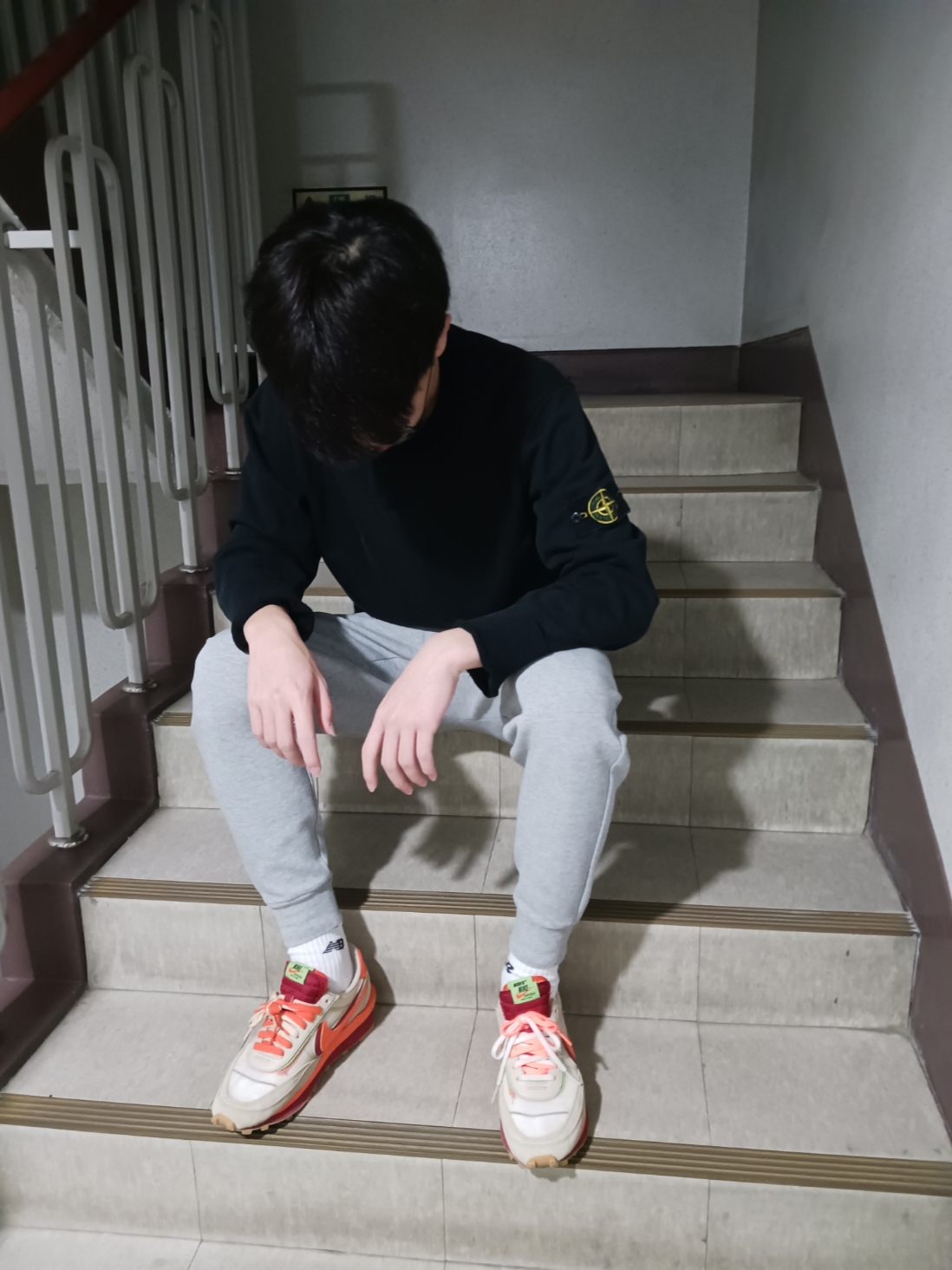Nike x Sacai x Clot LDWaffle Orange Blaze, Stone Island 63020 Crewneck Sweatshirt Black - 22FW 착용 스타일 - 1