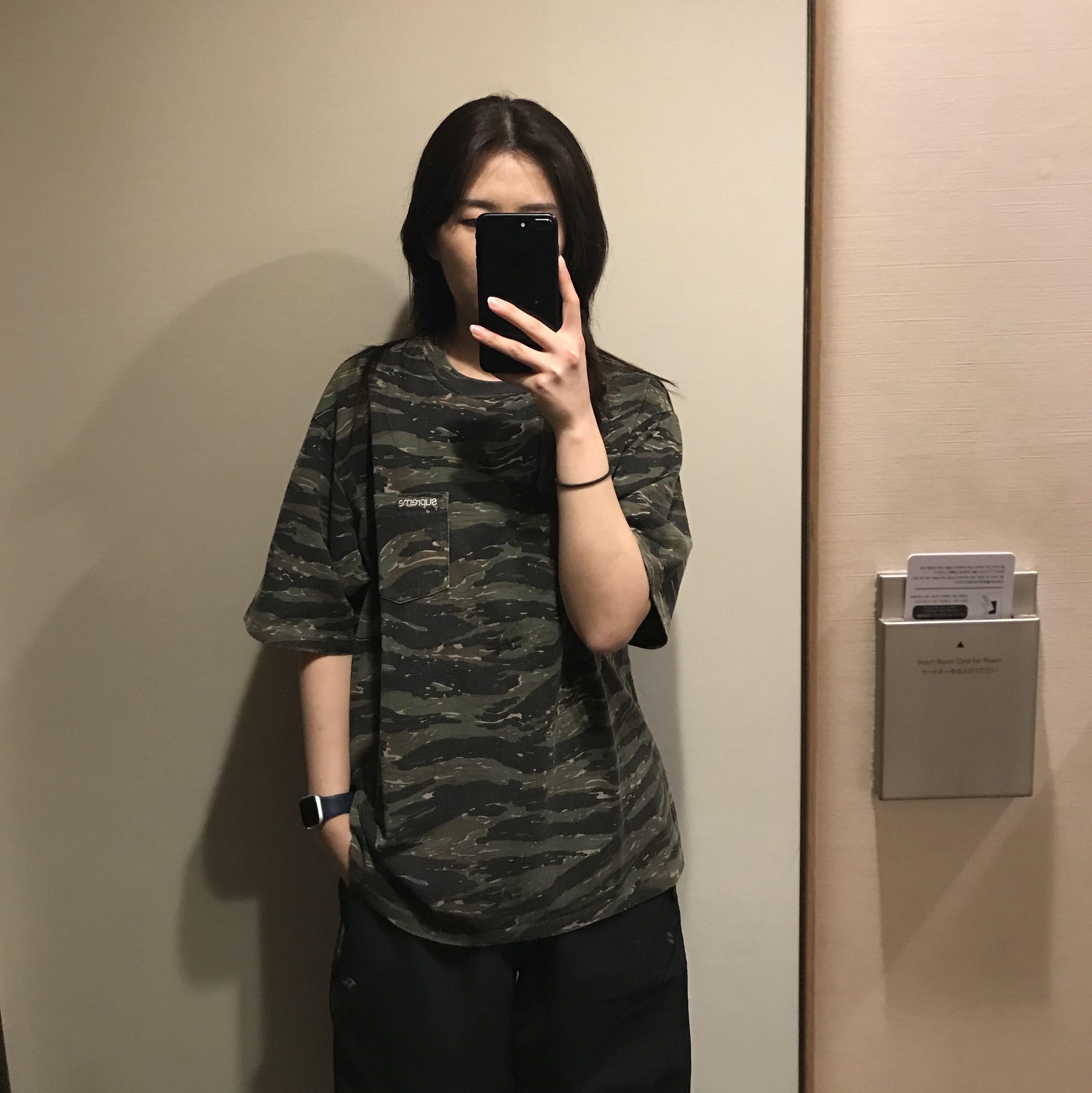 Supreme S/S Pocket T-Shirt Tiger Camo - 24SS 착용 스타일