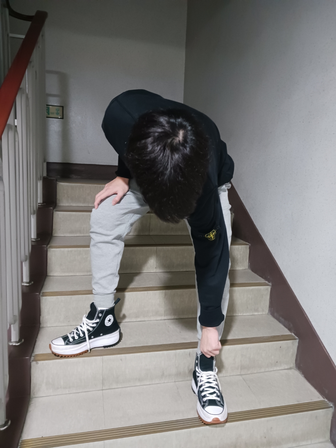Converse Run Star Hike Hi Black White Gum, Stone Island 63020 Crewneck Sweatshirt Black - 22FW 착용 스타일 - 1
