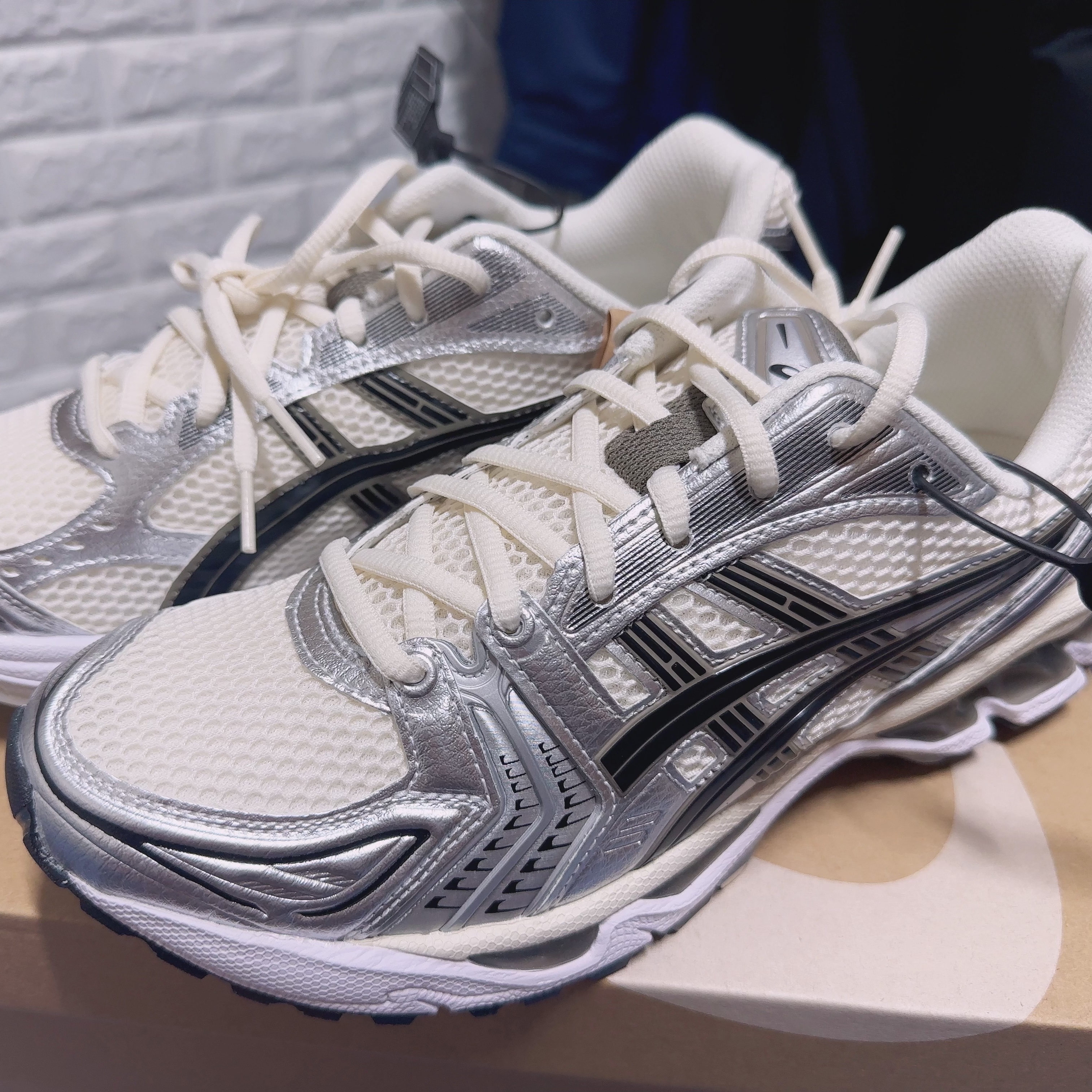 Asics Gel-Kayano 14 Cream Black 착용 스타일 - 2