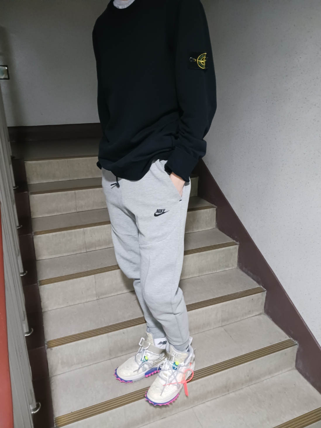Nike x Off-White Air Force 1 Mid SP White 착용 스타일 - 1