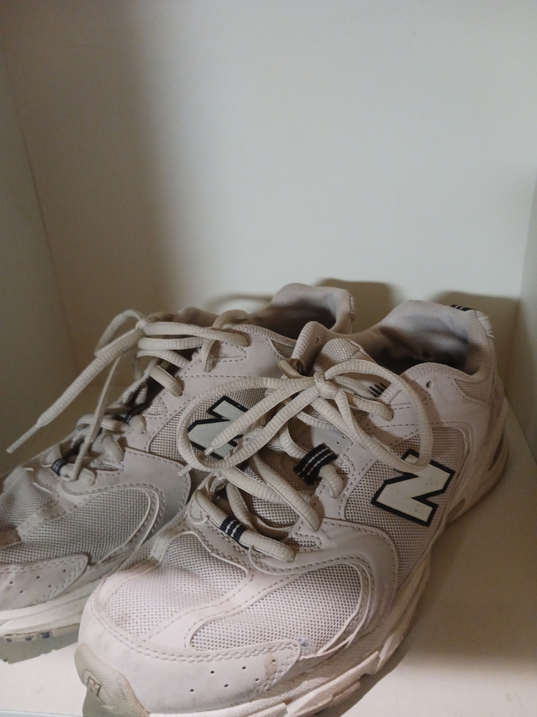 New Balance 530 Ivory 착용 스타일 - 1