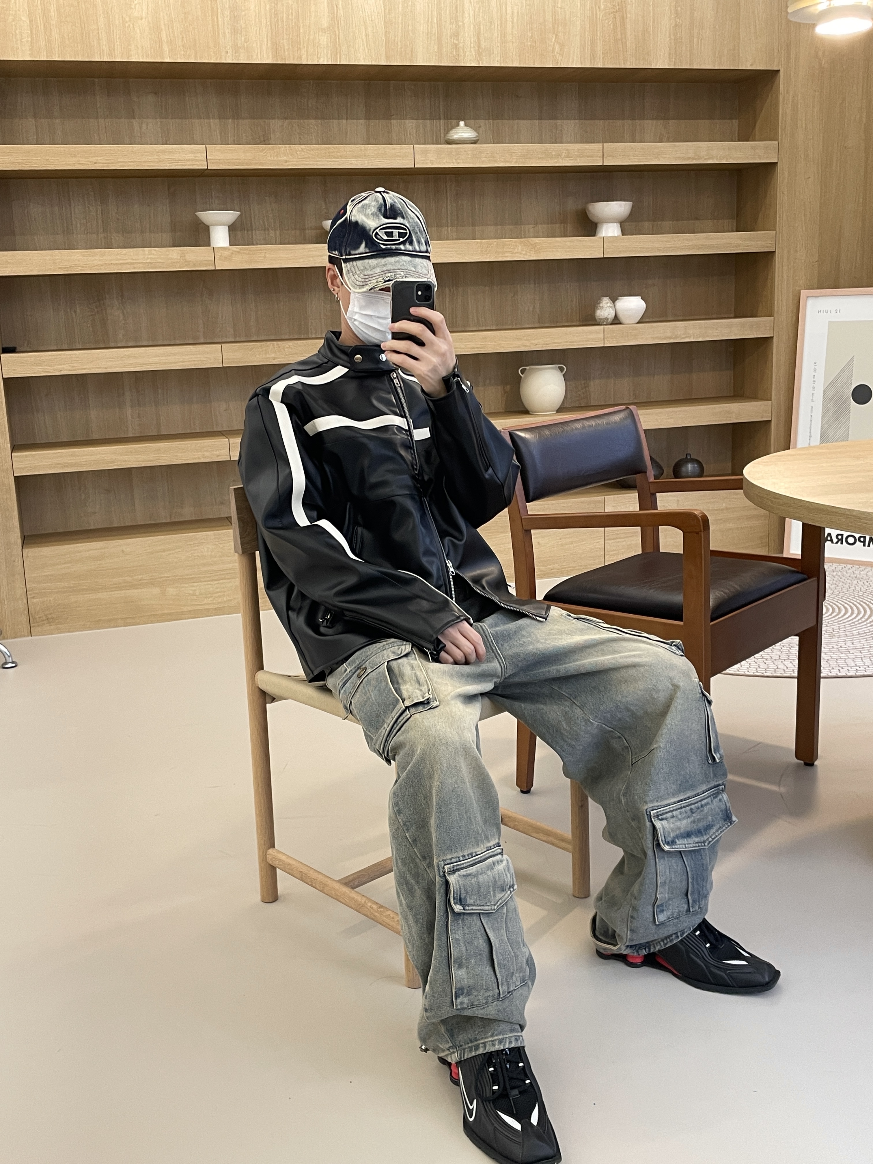 Diesel C-Seymon Treated Denim Baseball Cap Blue White, Nike x Martine Rose Shox MR4 Black 착용 스타일