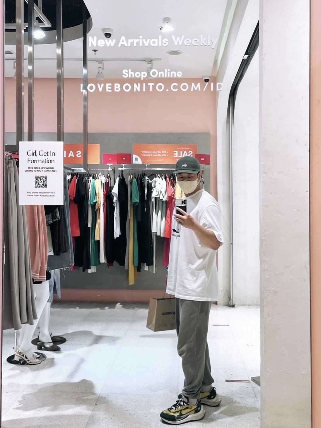 Nike x Sacai VaporWaffle Tour Yellow & Gorge Green Sail 착용 스타일