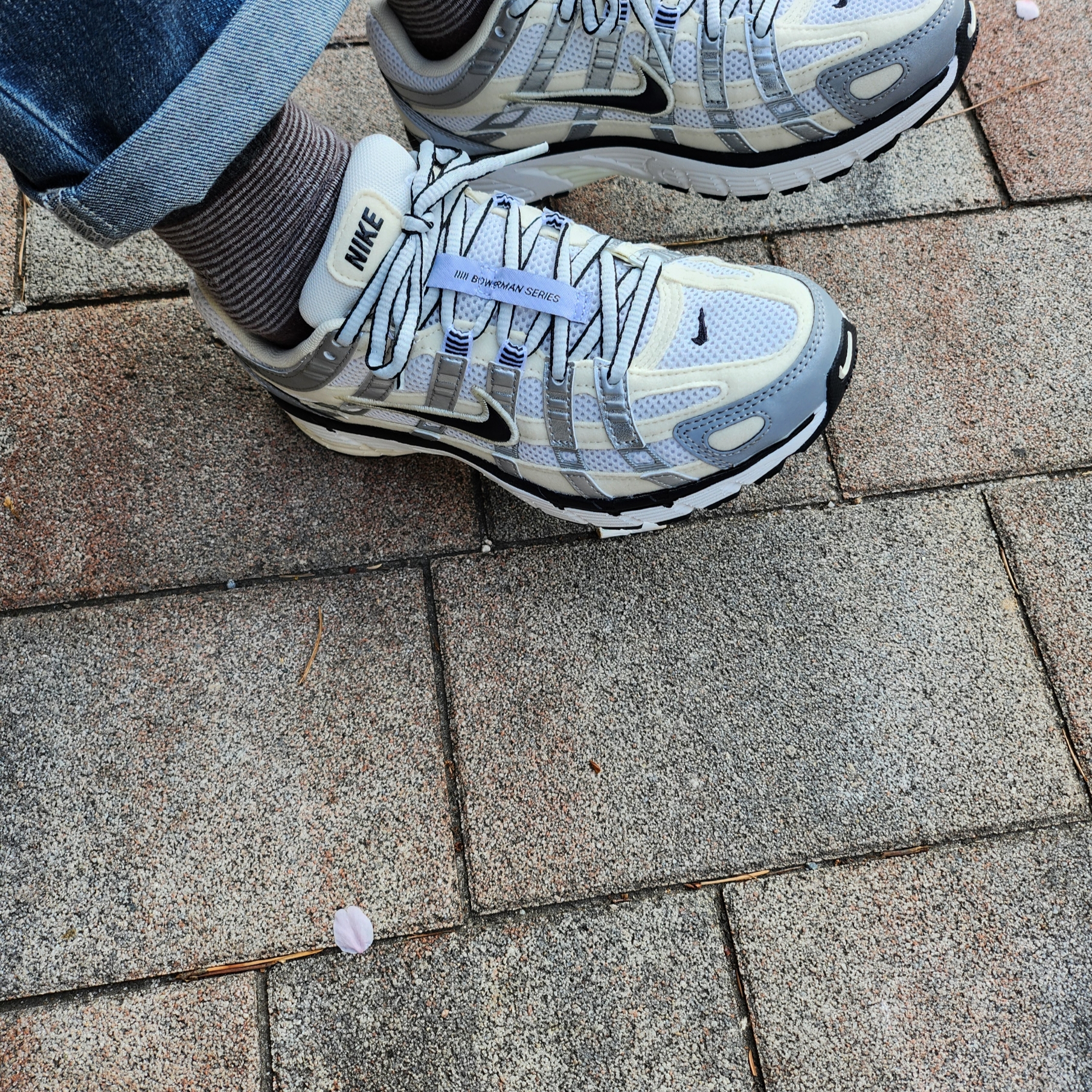 (W) Nike P-6000 Coconut Milk Metallic Silver, Nike P-6000 PRM Light Iron Ore 착용 스타일 - 2