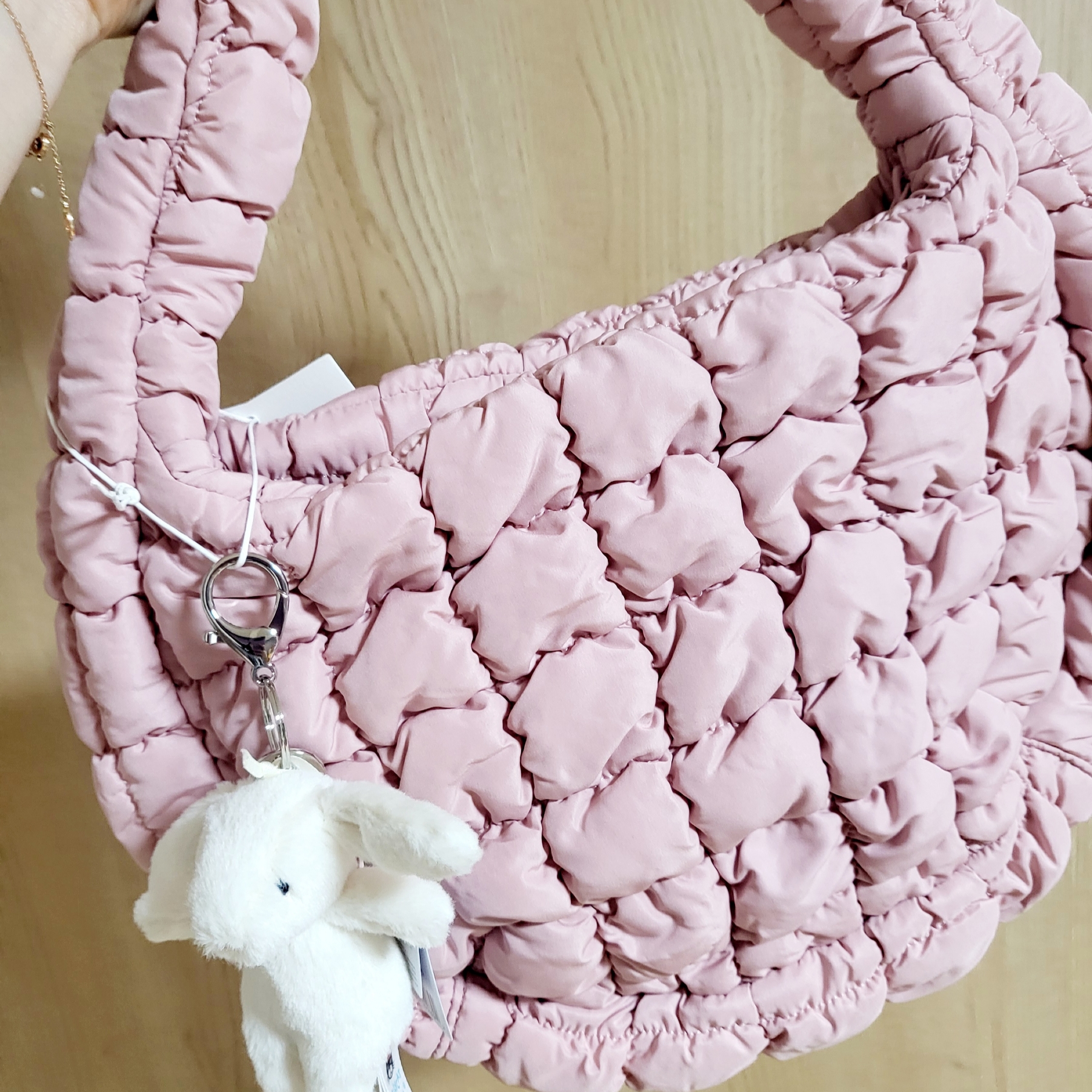 Jellycat Bashful Bunny Bag Charm Cream, COS Quilted Mini Bag Pink 착용 스타일