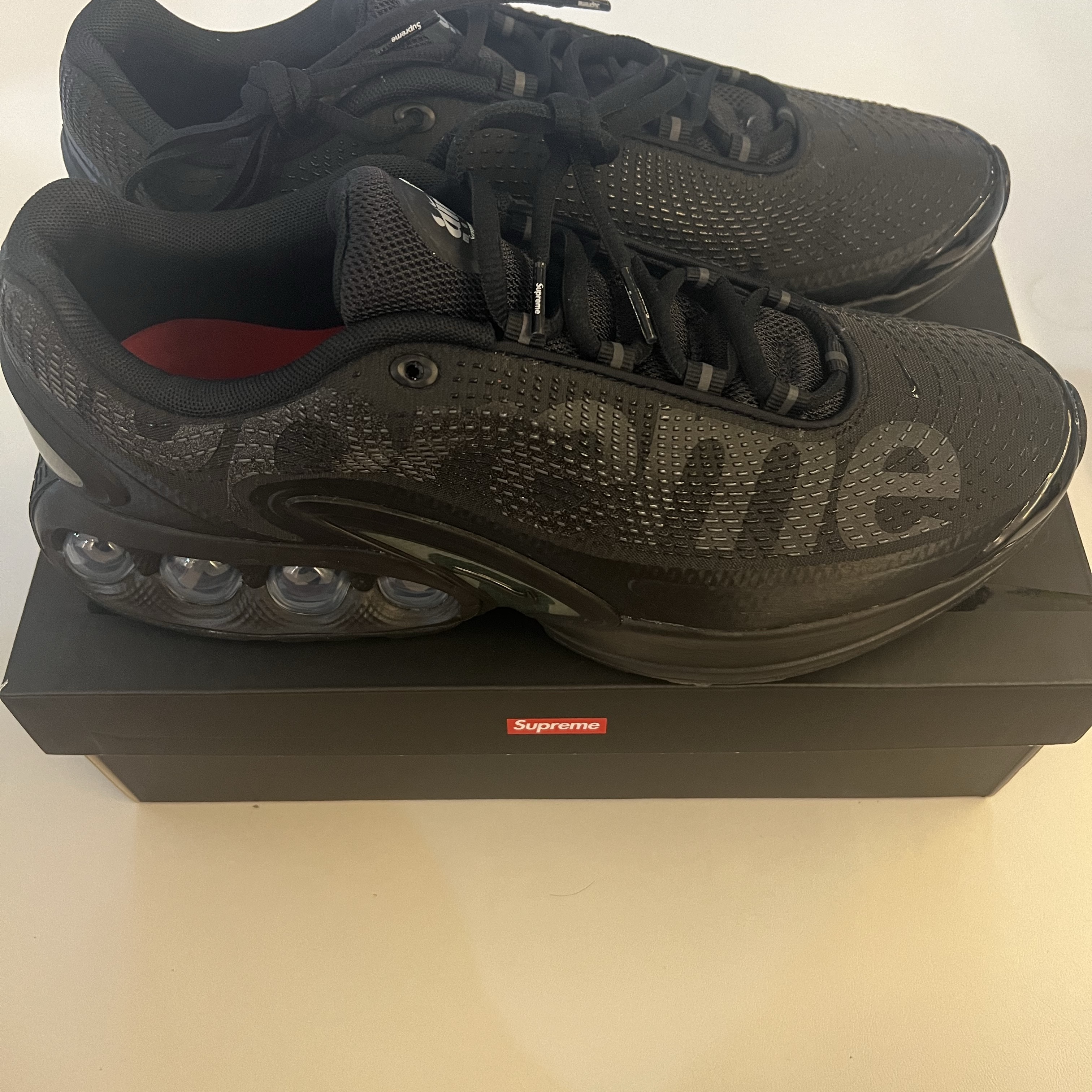 Nike x Supreme Air Max DN SP Black Galactic Jade 착용 스타일 - 3