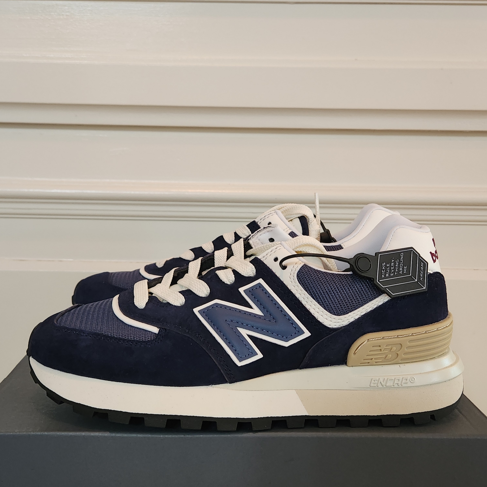 New Balance 574 Legacy Navy 착용 스타일 - 2