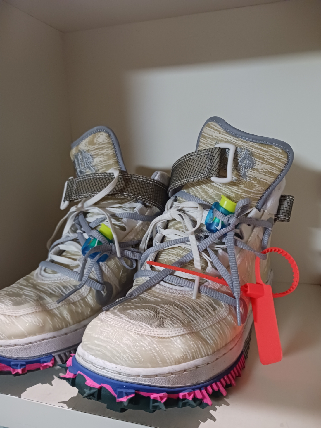 Nike x Off-White Air Force 1 Mid SP White 착용 스타일 - 2