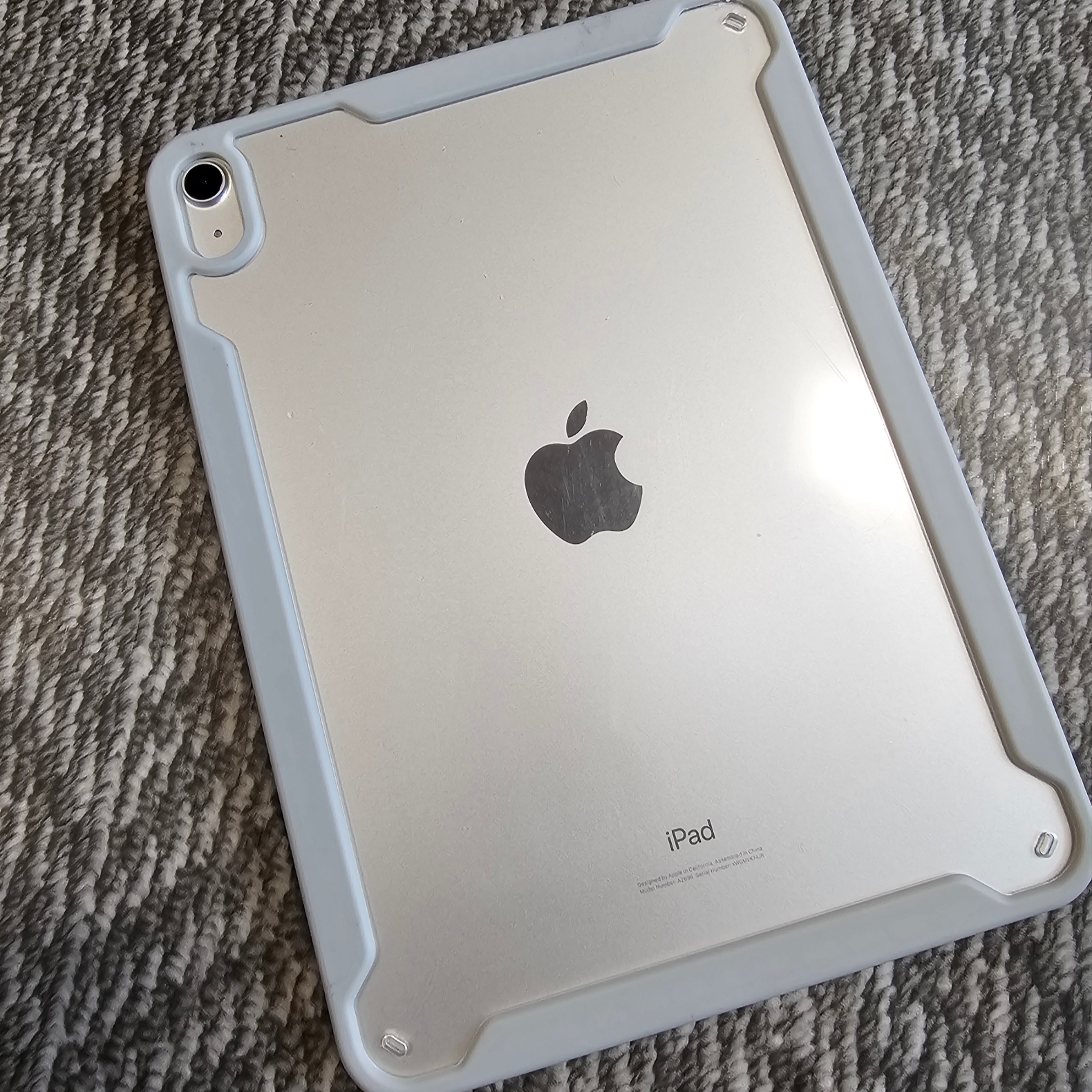 Apple iPad 10th Gen Wifi 64GB Silver (Korean Ver.) 착용 스타일
