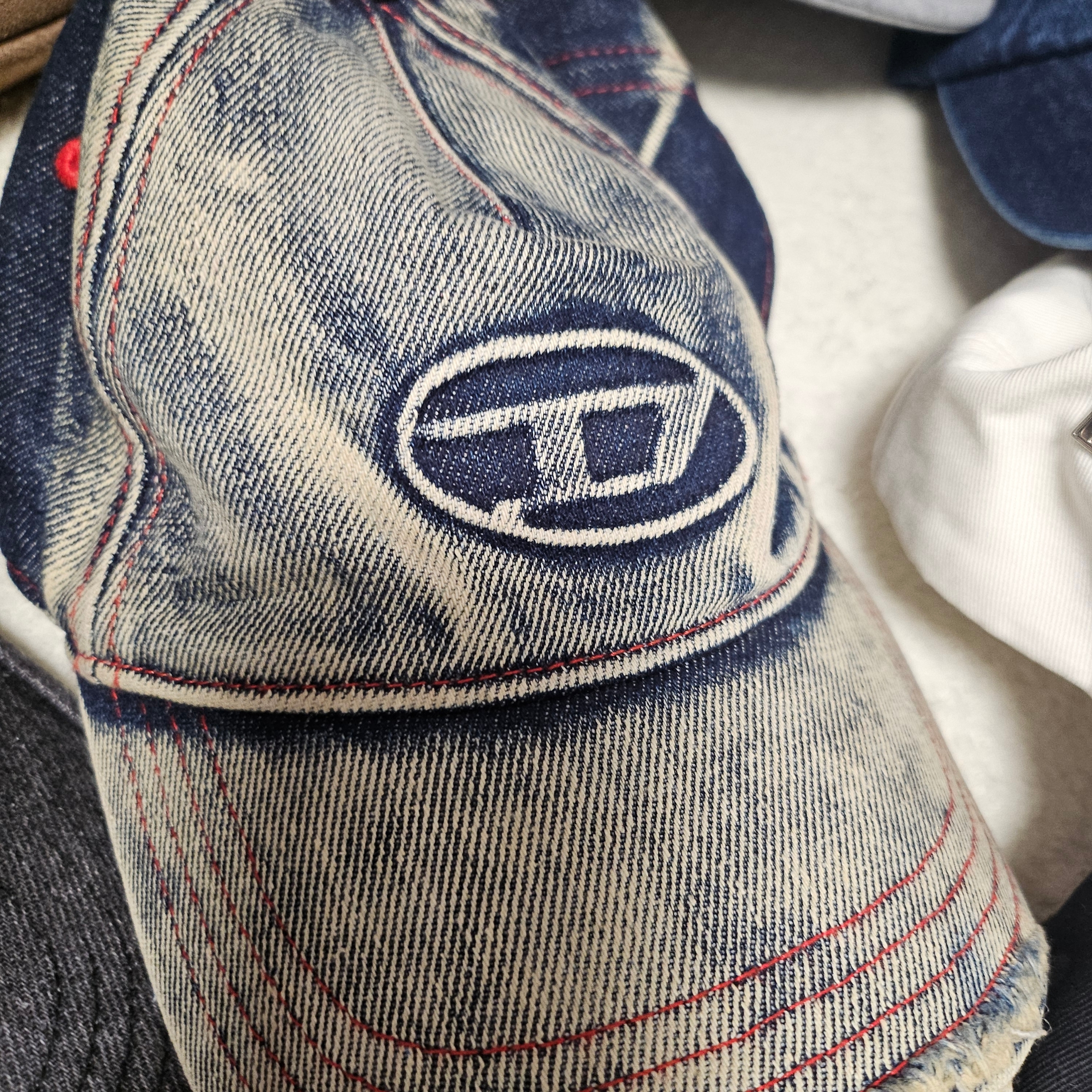 Supreme Pigment 2-Tone Camp Cap Navy - 24SS, Supreme Washed Chino Twill Camp Cap Purple - 24SS 착용 스타일 - 4