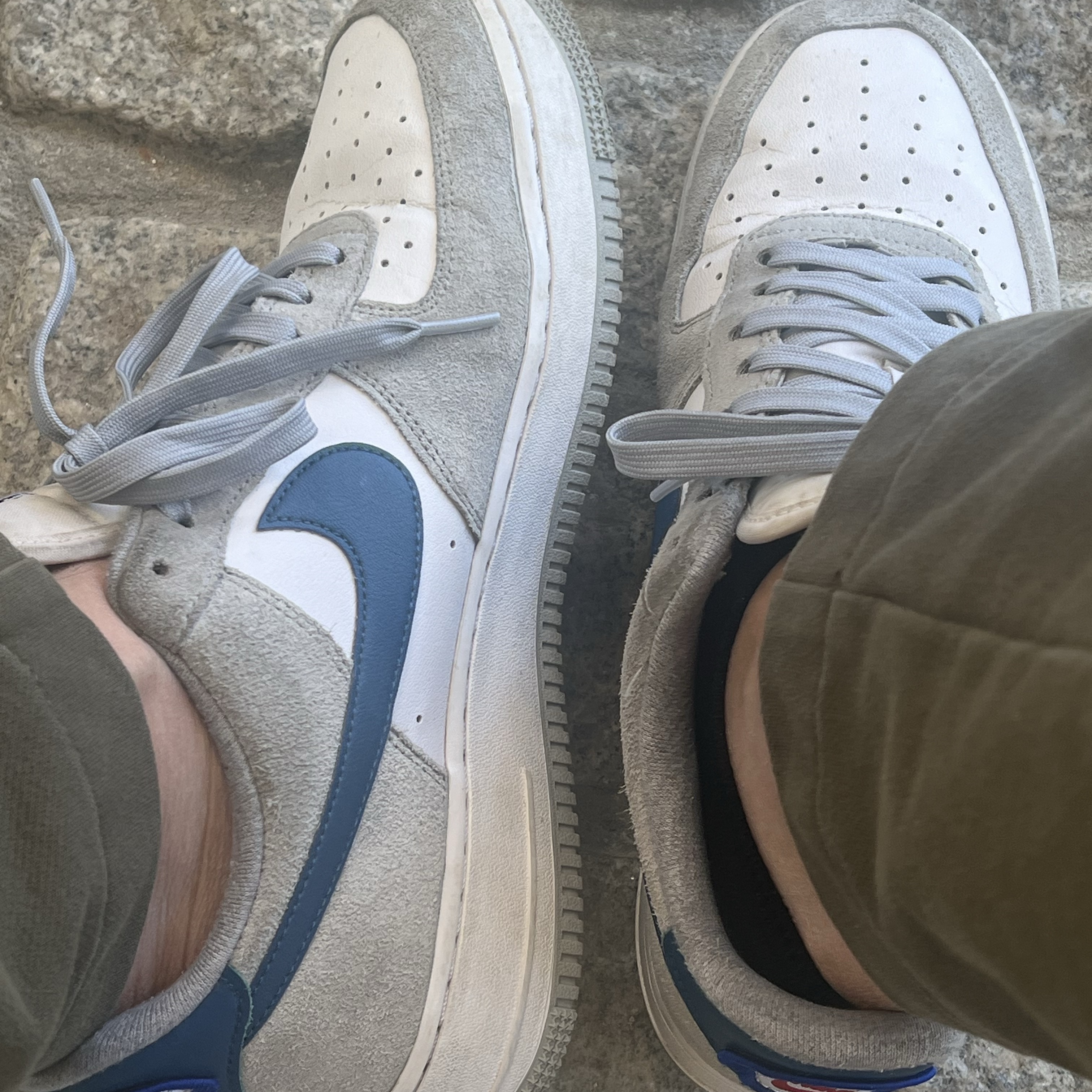 Nike Air Force 1 '07 LV8 Athletic Club Light Smoke Grey Marina 착용 스타일