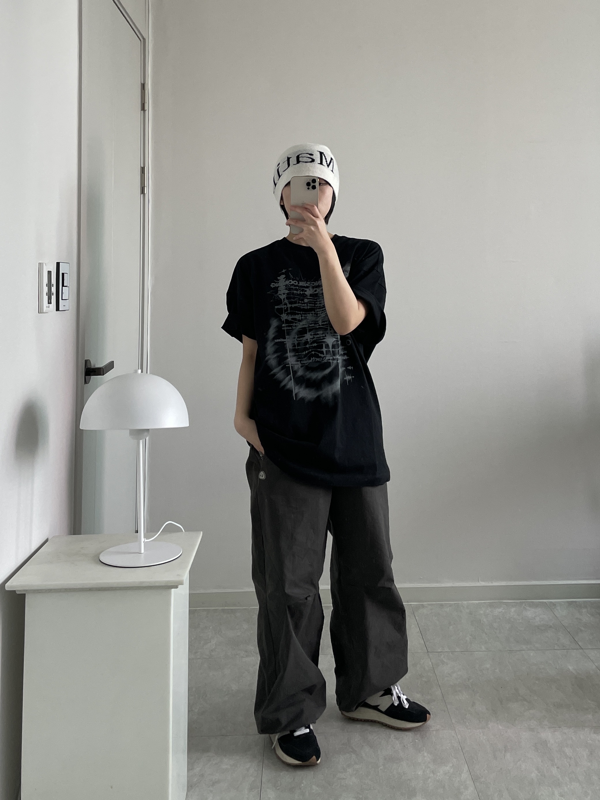 Matin Kim Logo Jacquard Short Beanie White, New Balance 237 Black Ivory 착용 스타일
