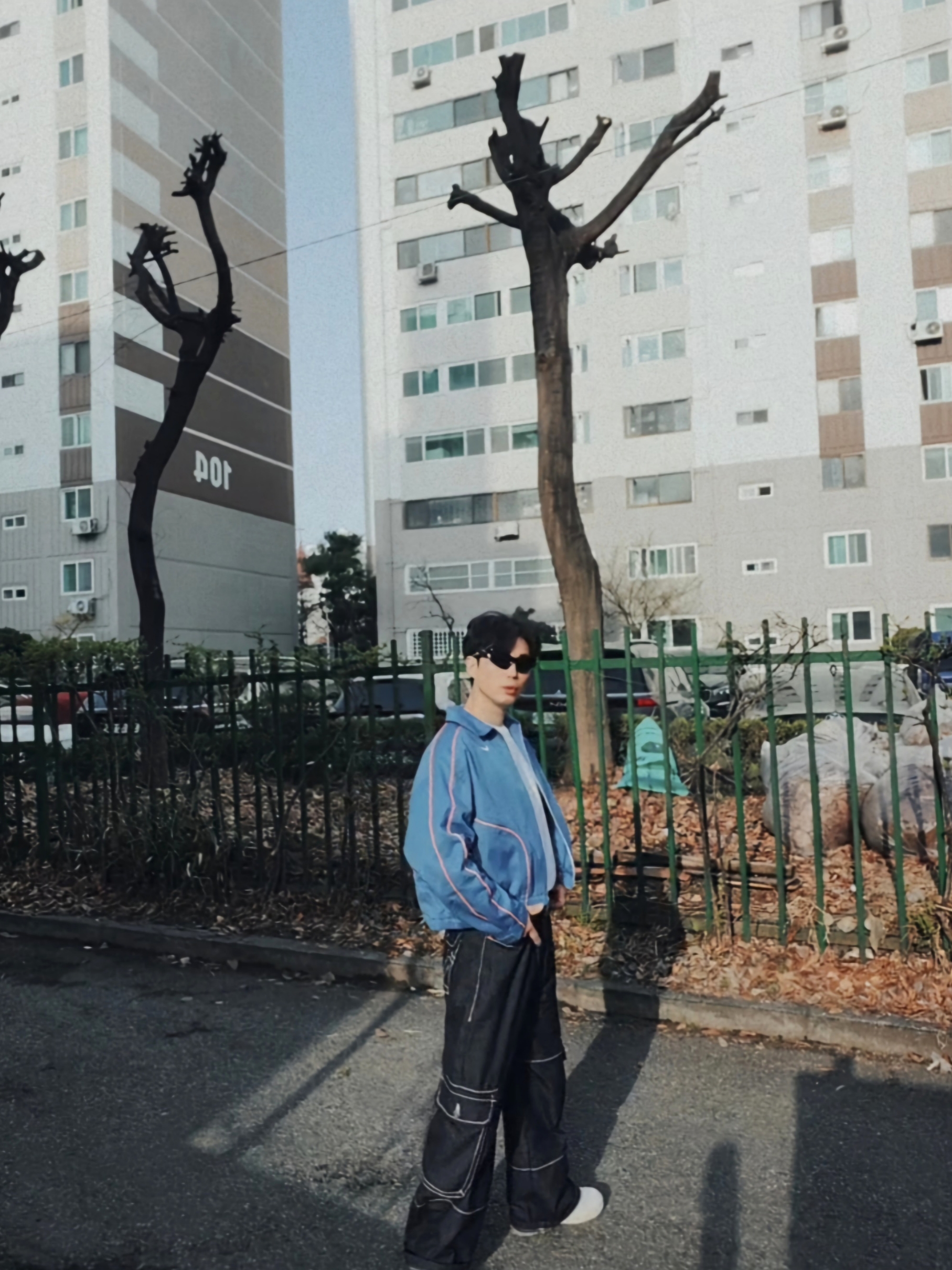 True Religion x KIRSH Stitch Point Denim Cargo Pants Blue Denim, Nike x Ambush Air Force 1 Low SP Phantom 착용 스타일 - 3